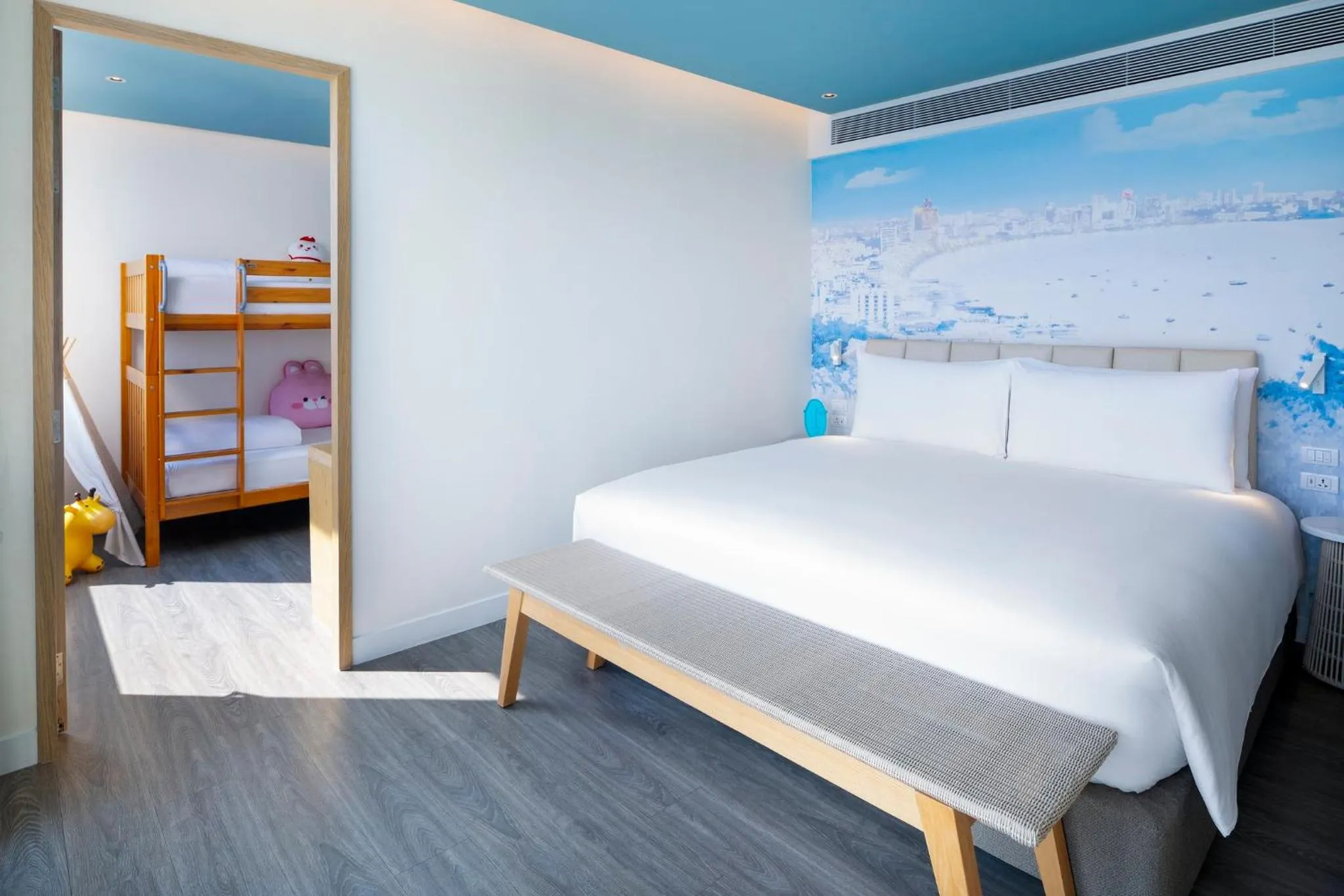 Photo of the whole room, Bed in OZO North Pattaya