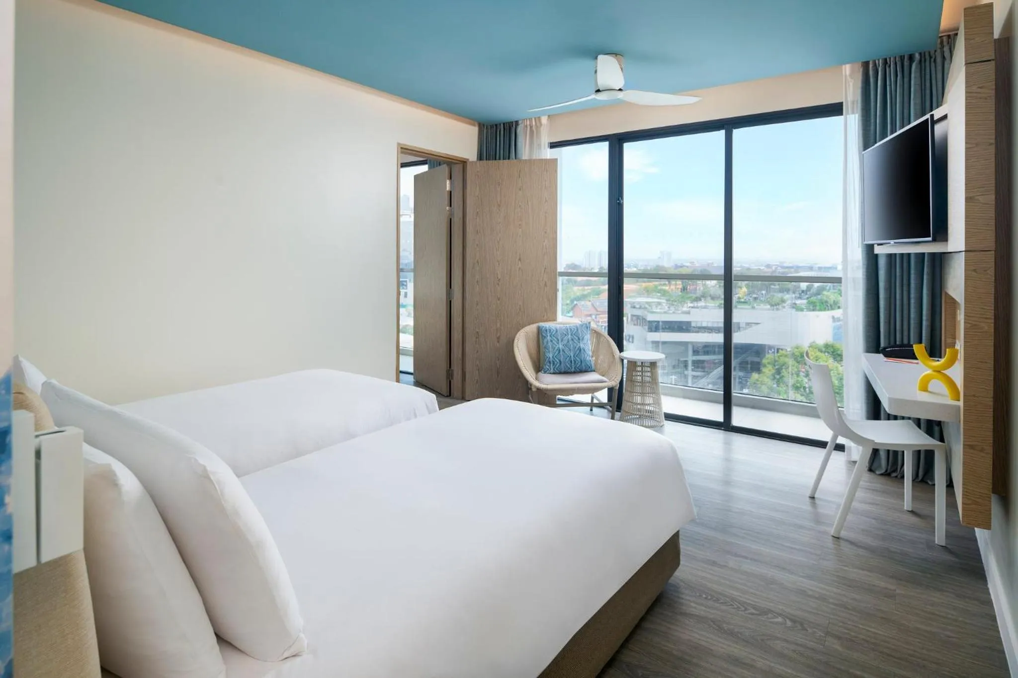 Photo of the whole room, Bed in OZO North Pattaya