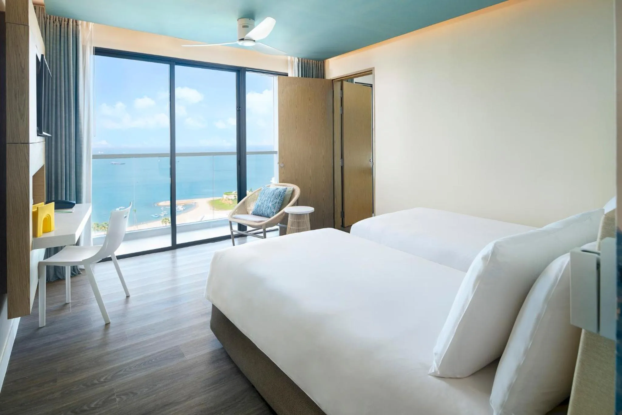 Bedroom, Bed in OZO North Pattaya