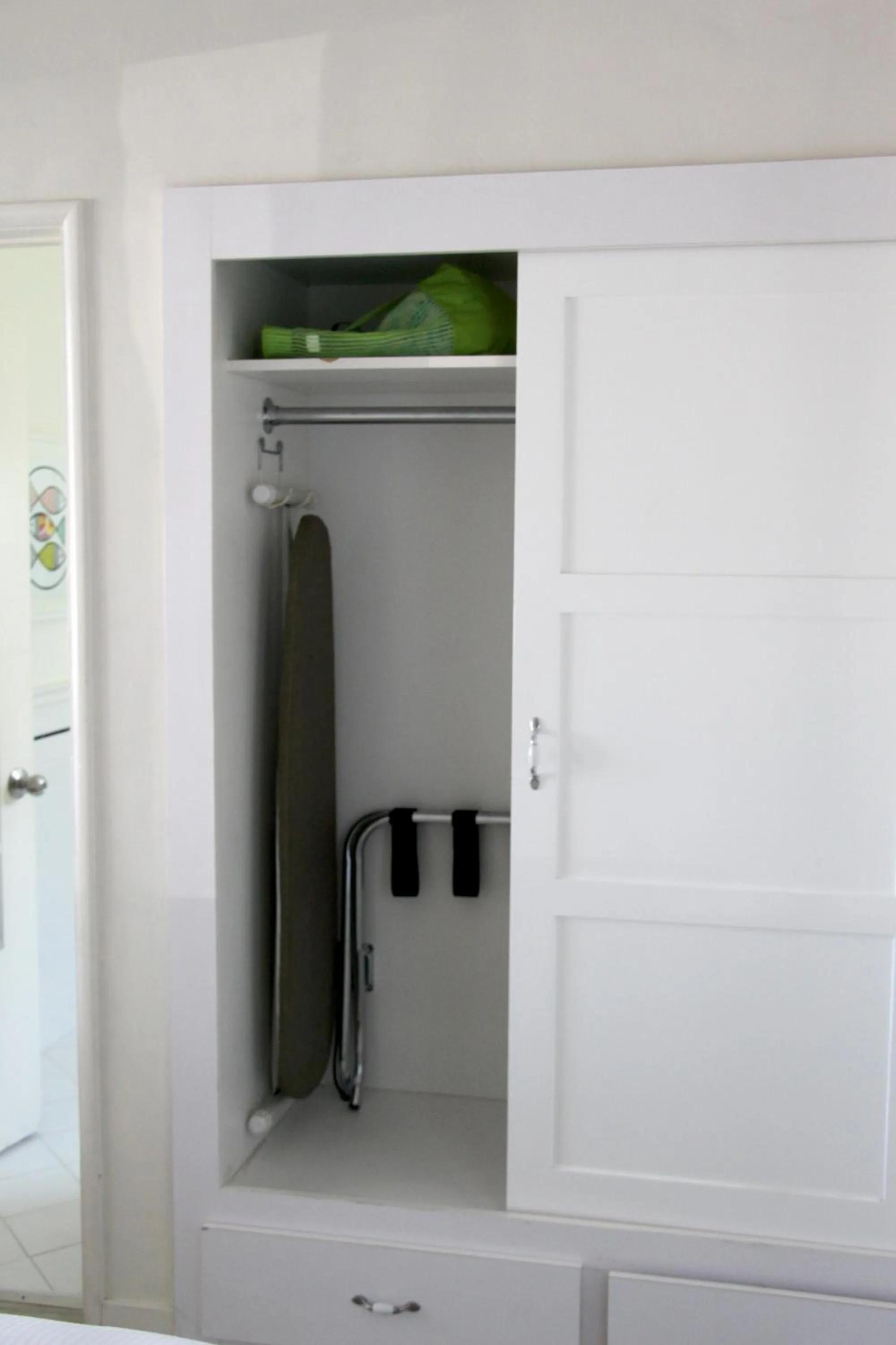 Decorative detail in Bayside Hotel