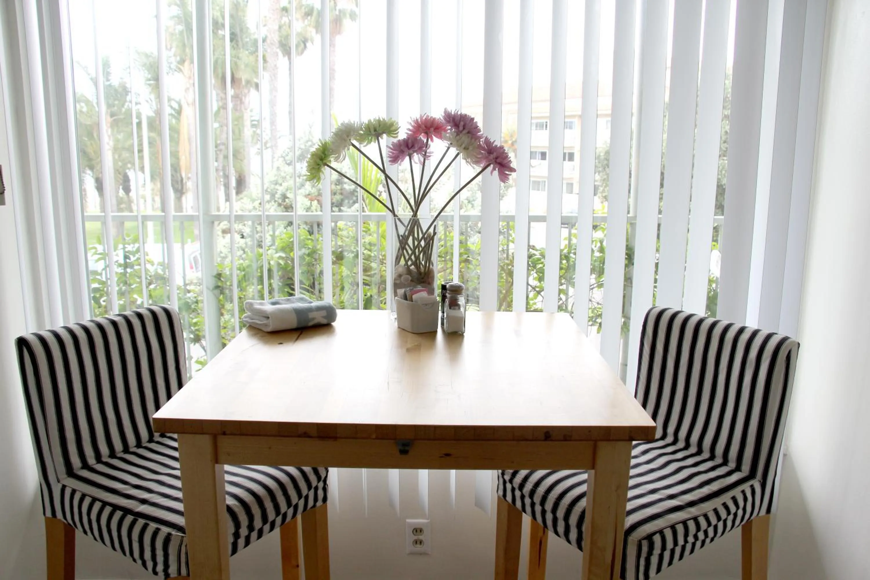 Seating area in Bayside Hotel