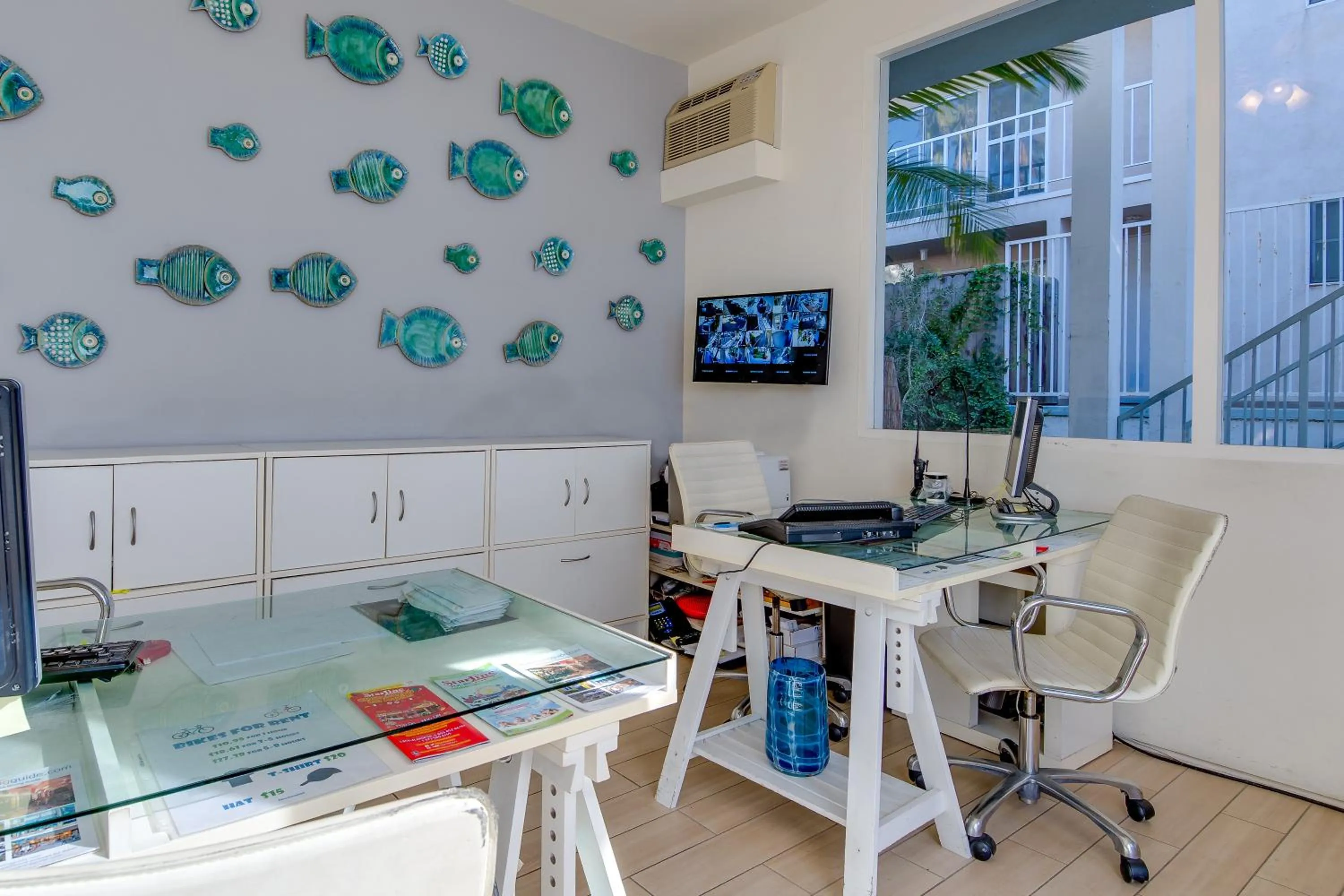 Area and facilities in Bayside Hotel