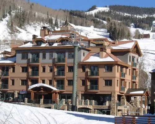 Facade/entrance in Inn at Lost Creek
