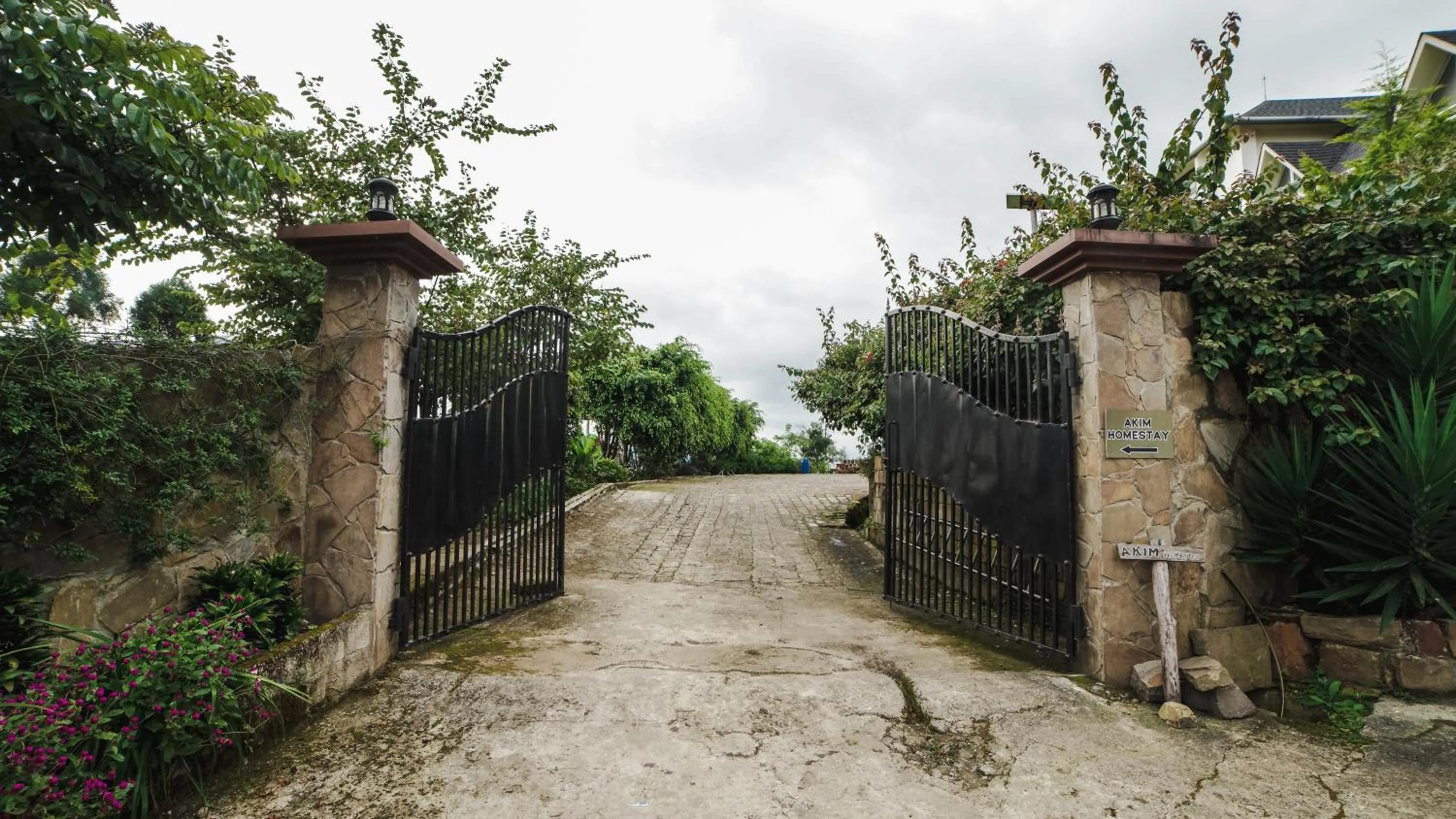 Facade/entrance in Akim Homestay