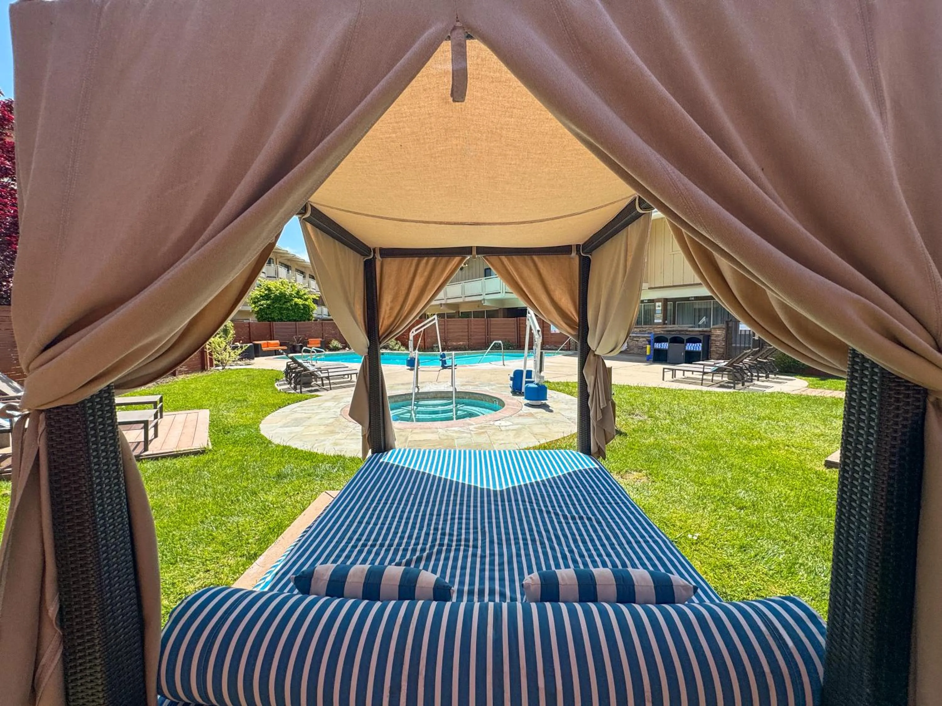 Hot Tub in The Lodge at Tiburon