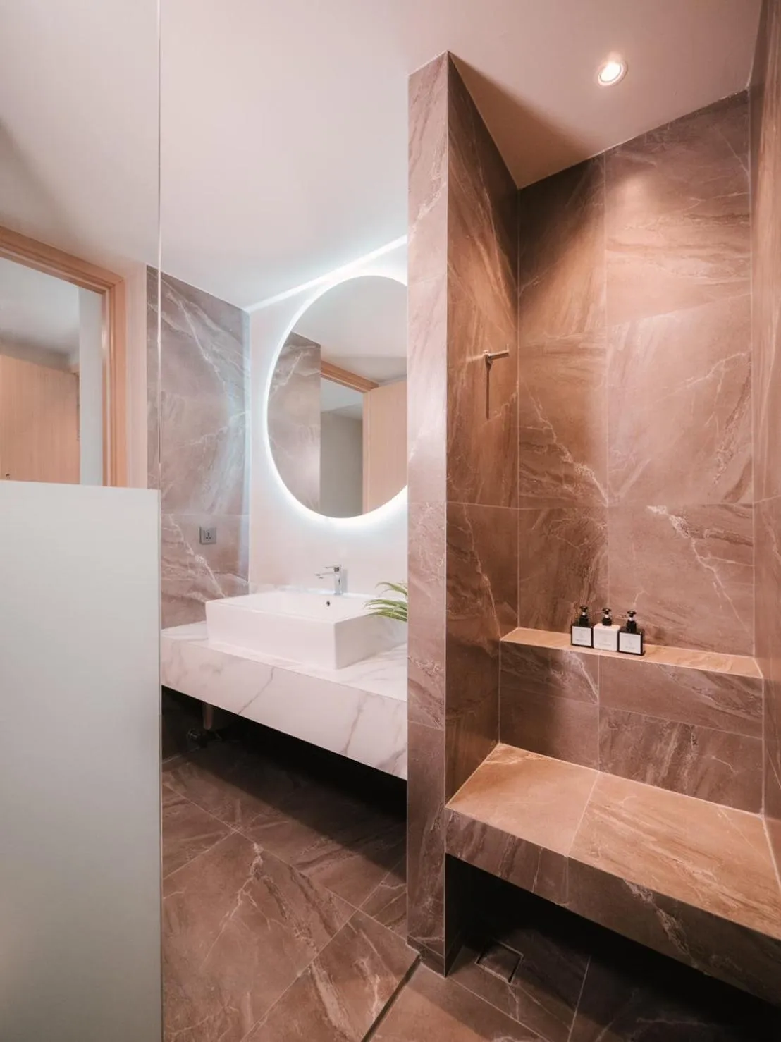 Bathroom, Bed in 56 Hotel