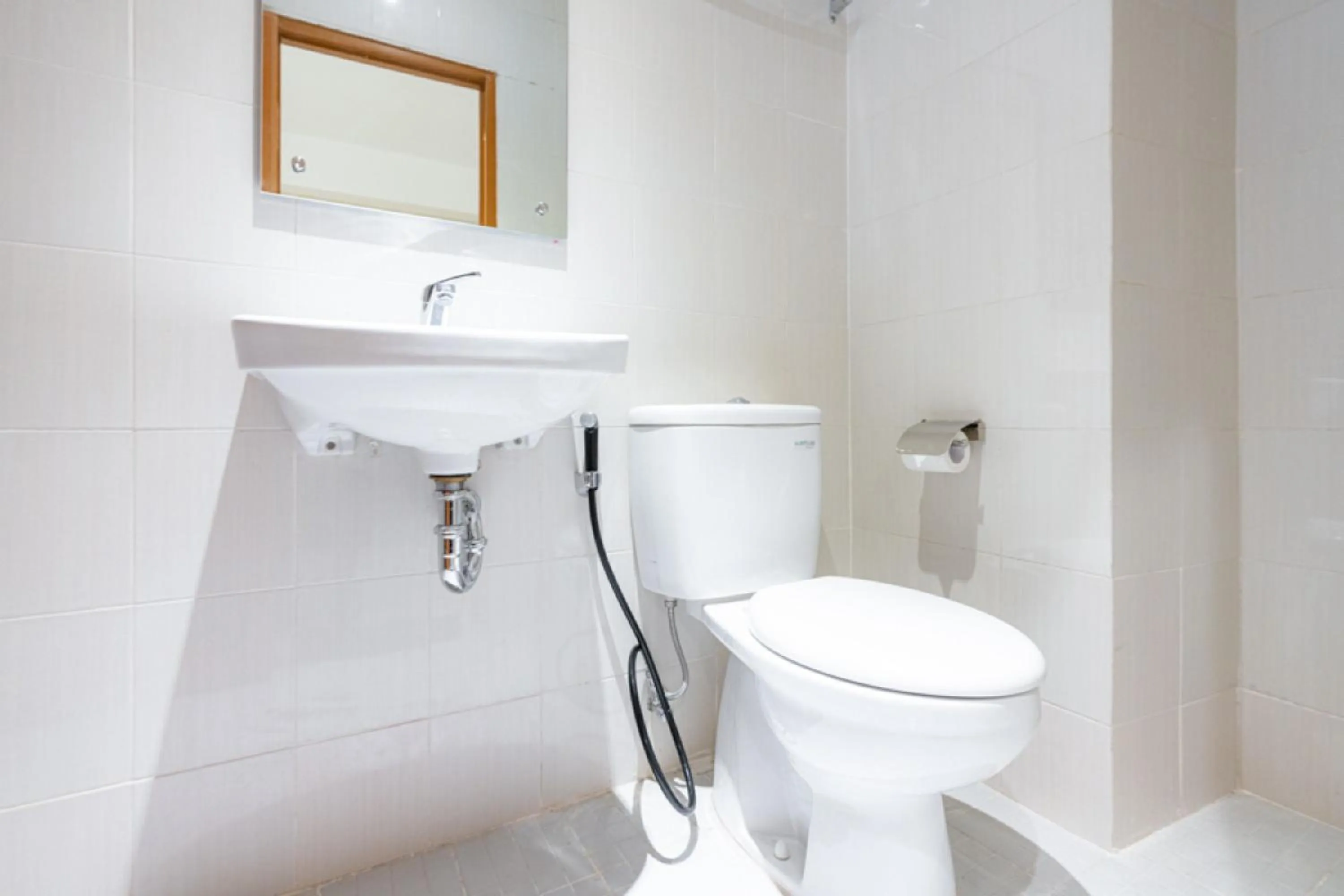 Bathroom in RedDoorz Plus At Harvest Inn Panakkukang