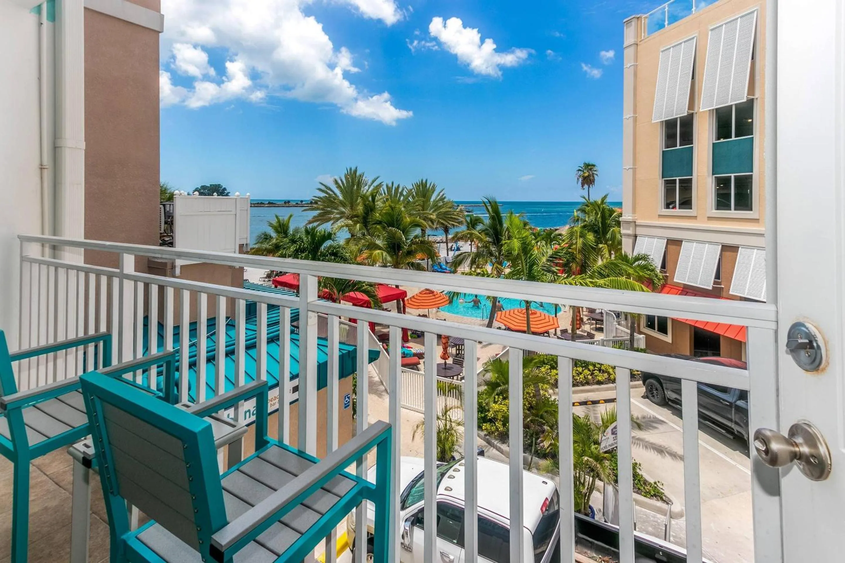 Bedroom in Dolphin Sands Clearwater Beach, an Ascend Collection Hotel