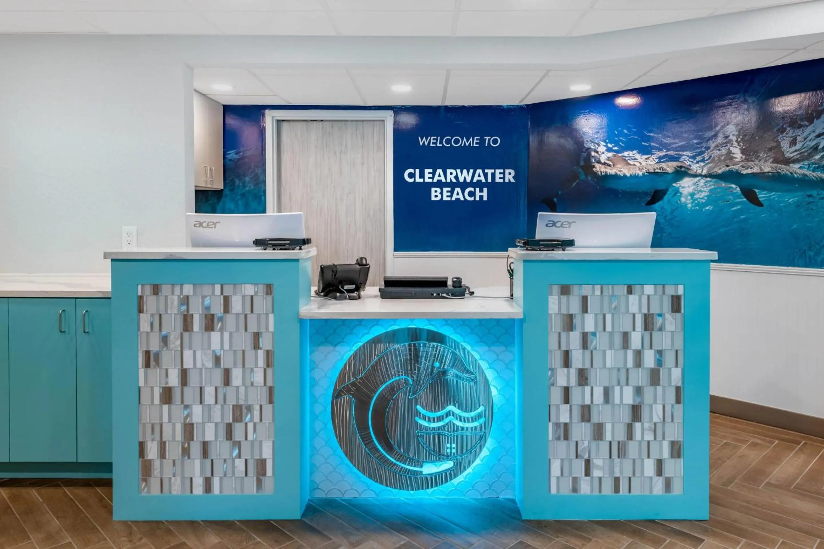 Lobby or reception in Dolphin Sands Clearwater Beach, an Ascend Collection Hotel