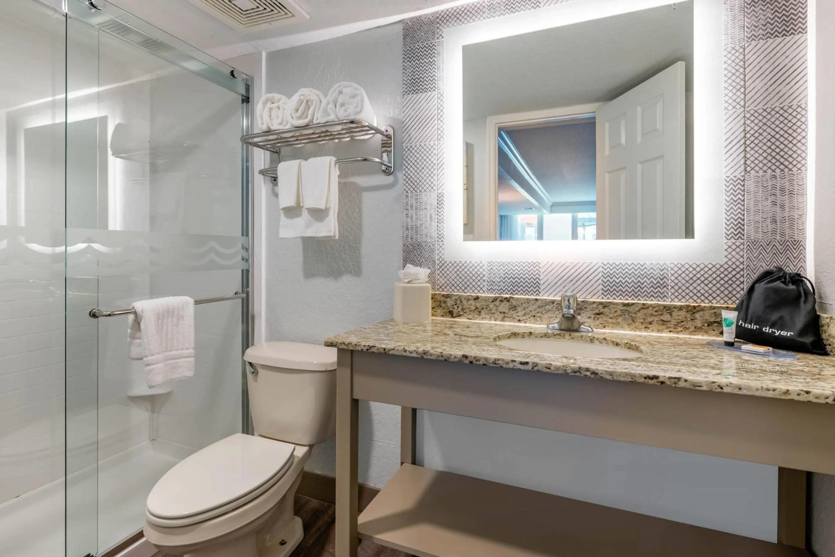 Bedroom in Dolphin Sands Clearwater Beach, an Ascend Collection Hotel