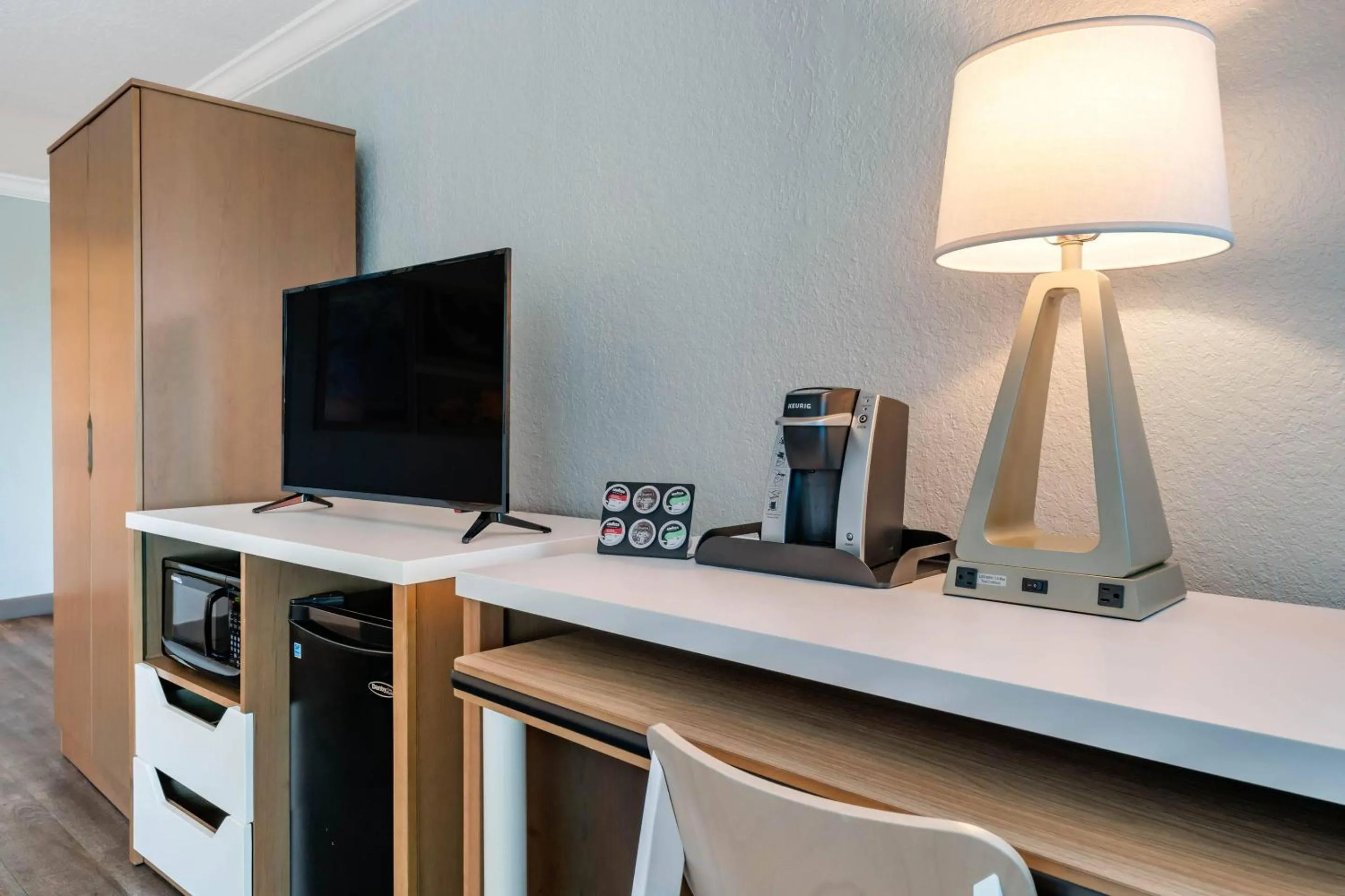 Bedroom in Dolphin Sands Clearwater Beach, an Ascend Collection Hotel