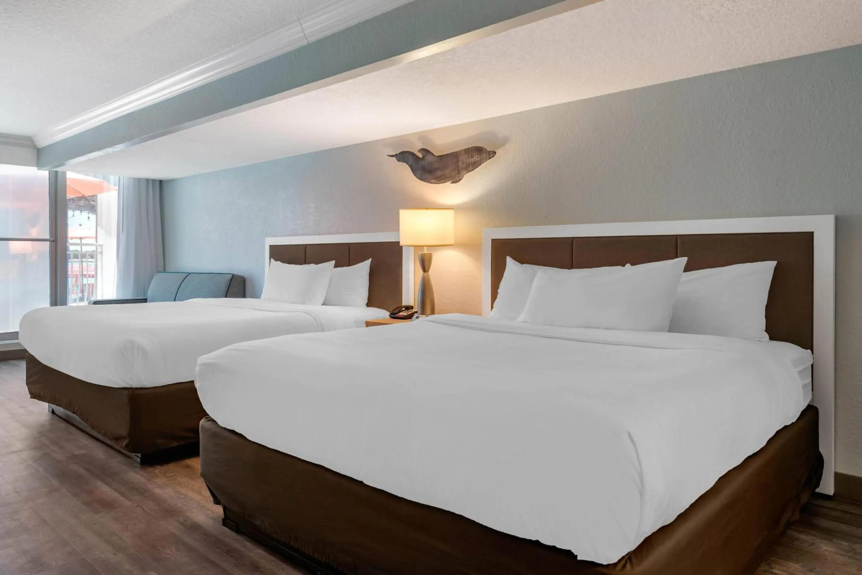 Bedroom, Bed in Dolphin Sands Clearwater Beach, an Ascend Collection Hotel