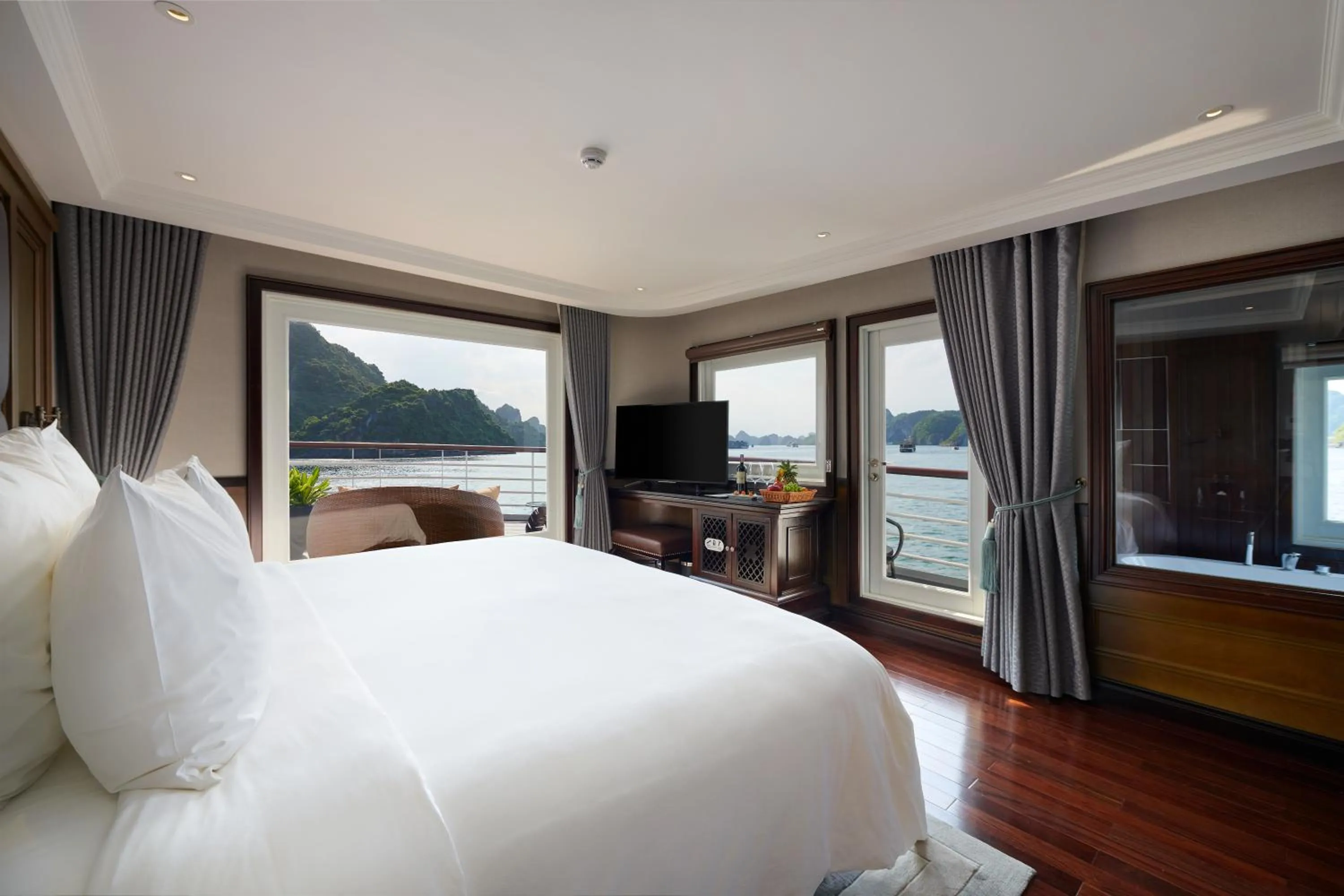 Bed in Paradise Grand Cruise - Lan Ha Bay