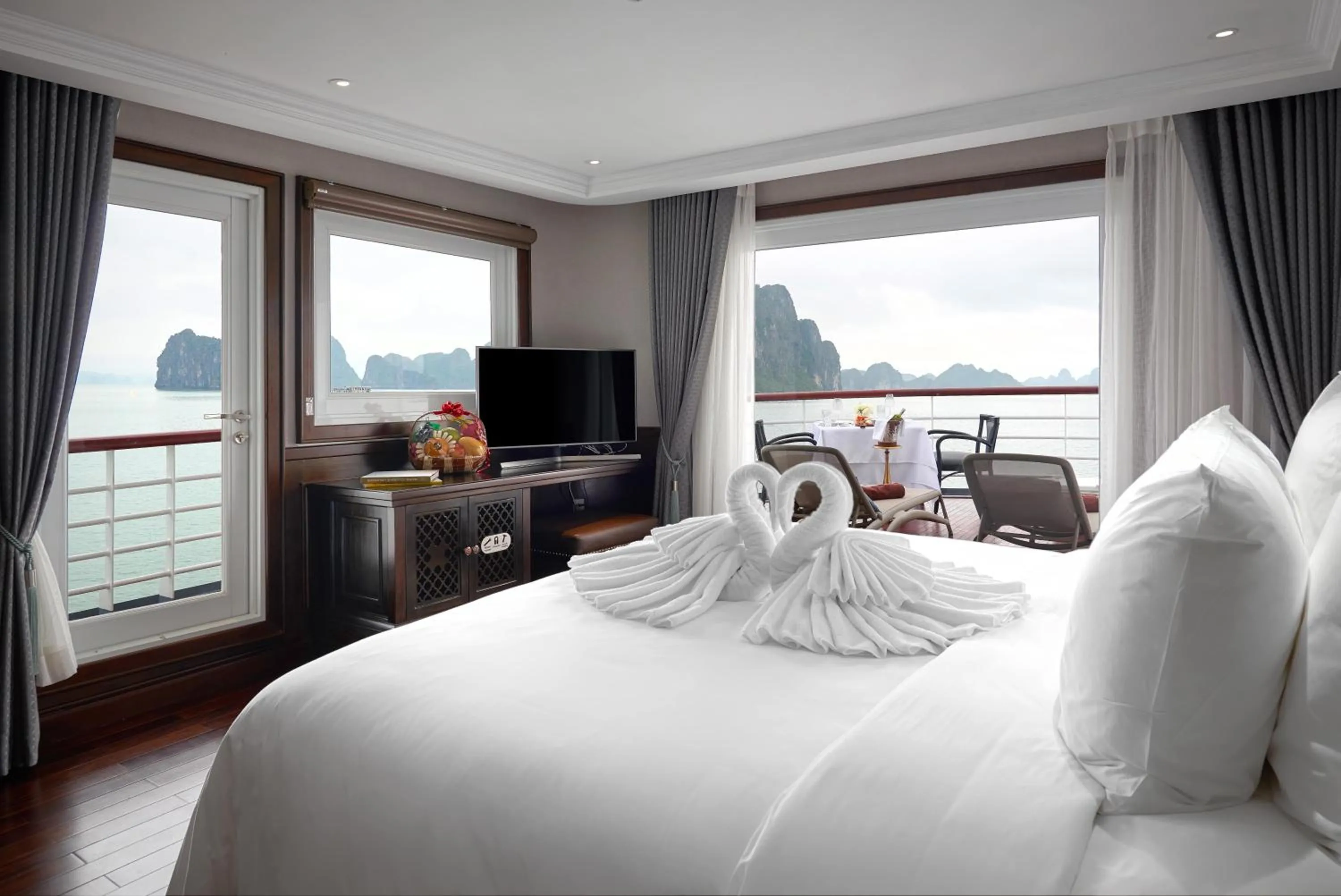 Bed in Paradise Grand Cruise - Lan Ha Bay