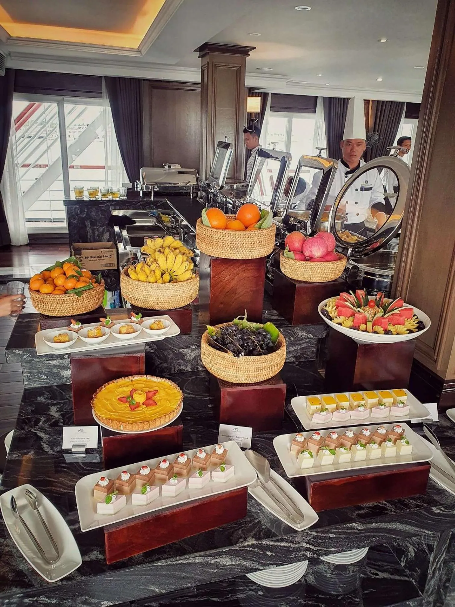 Food and drinks in Paradise Grand Cruise - Lan Ha Bay