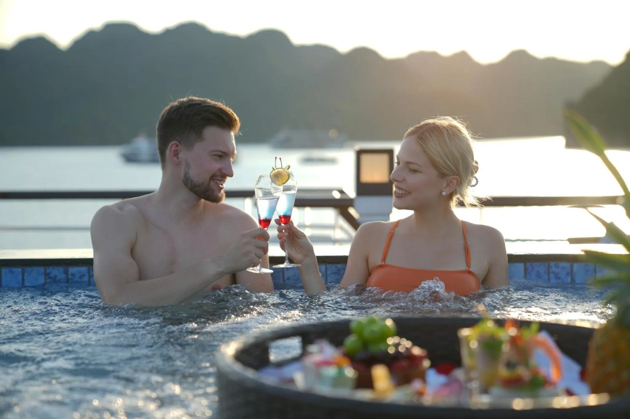 Hot Tub in Paradise Grand Cruise - Lan Ha Bay