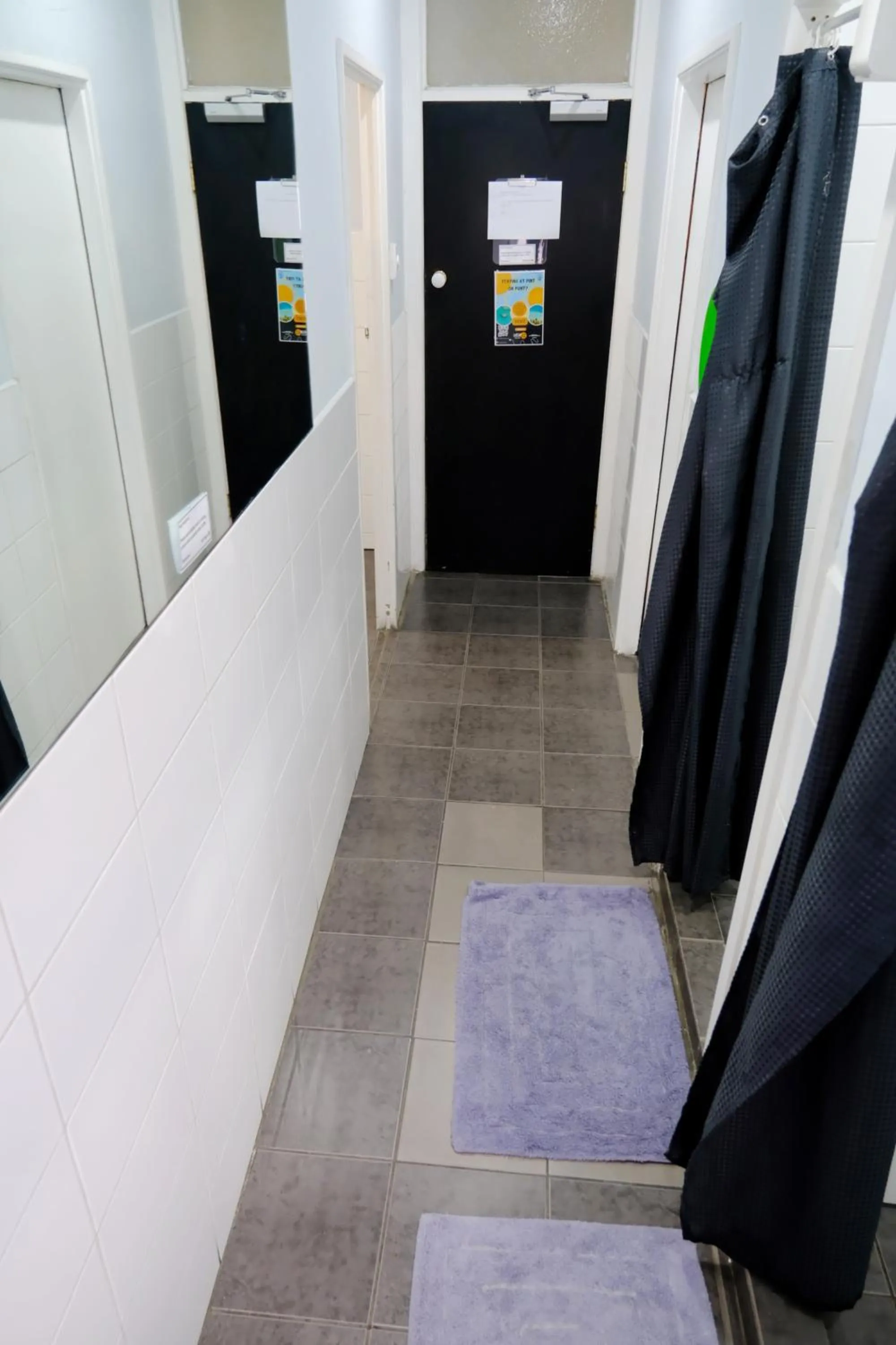 Bathroom in Pint On Punt Backpackers