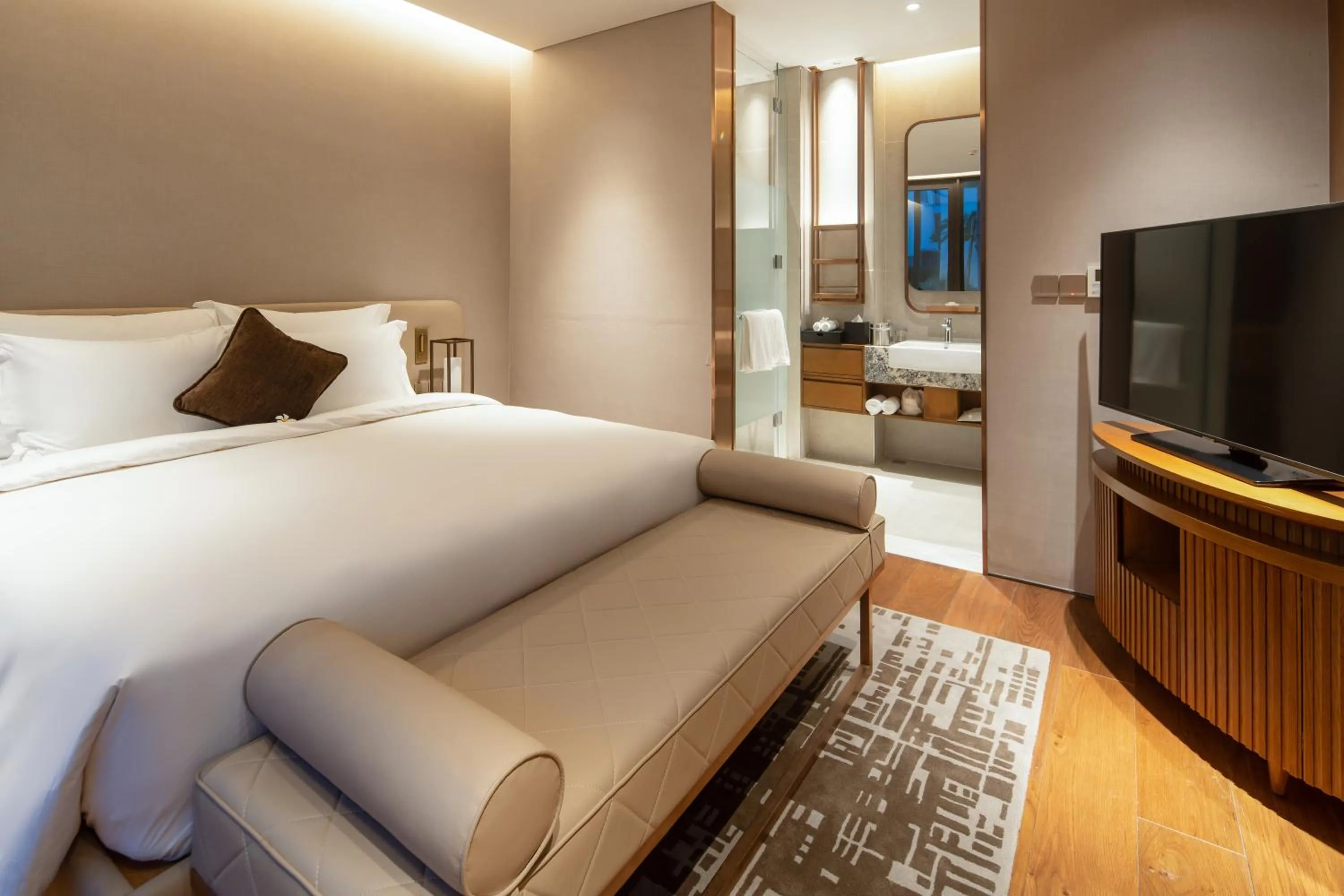 Bed in The Five Villas & Resort Quangnam - Danang