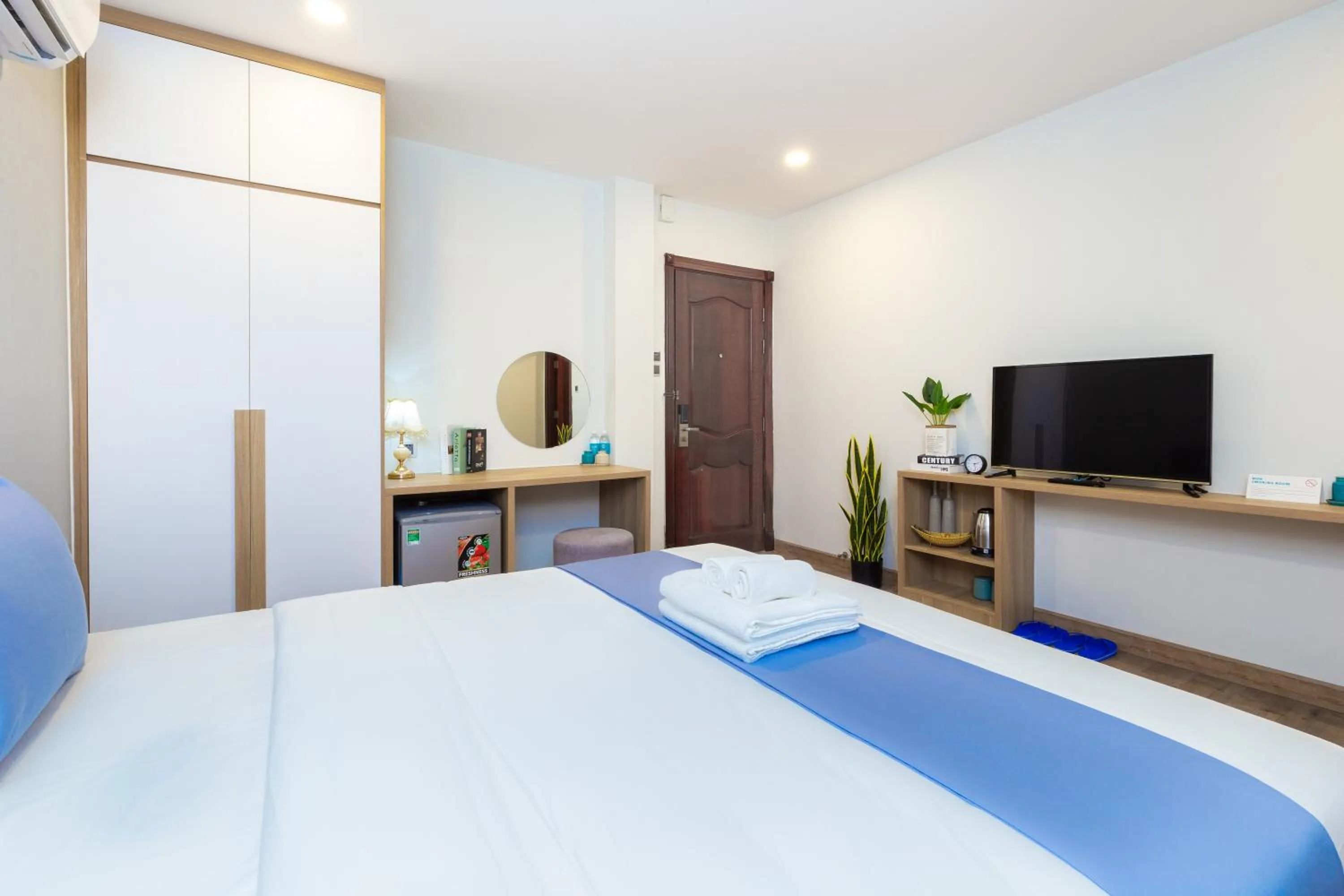 TV and multimedia, Bed in Cozrum Lux Hotel