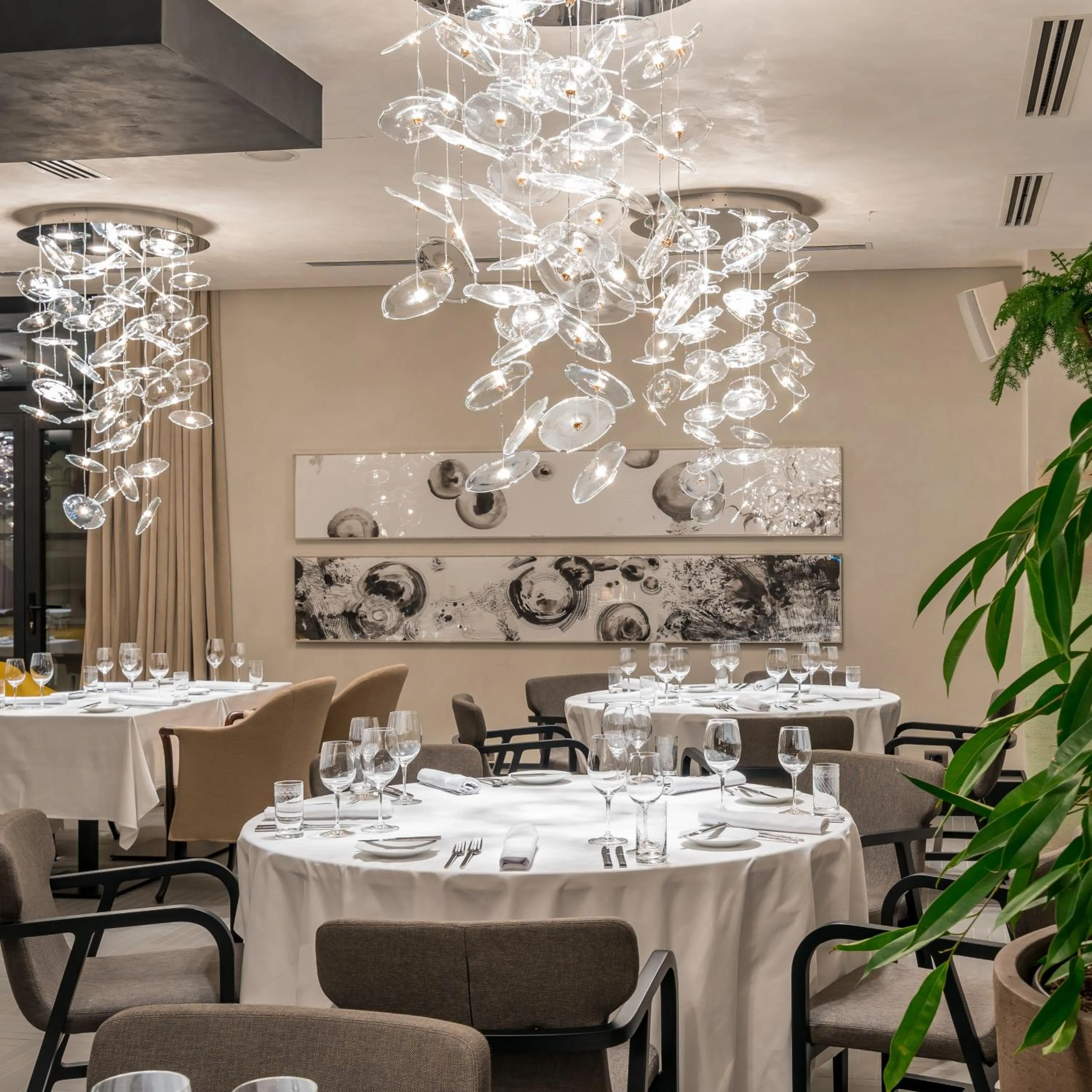 Restaurant/places to eat in Monograph Freedom Square