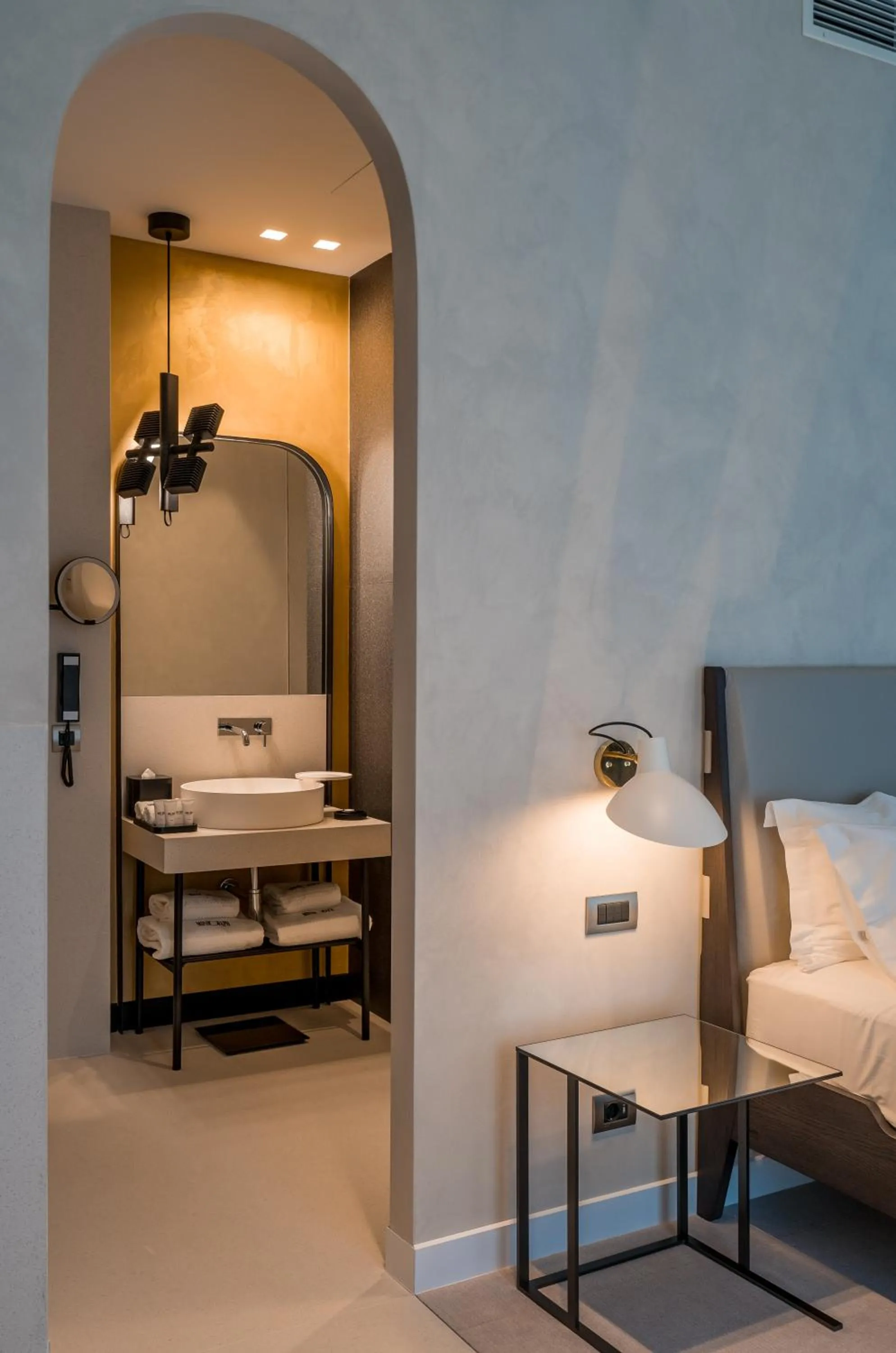 Bathroom, Bed in Monograph Freedom Square