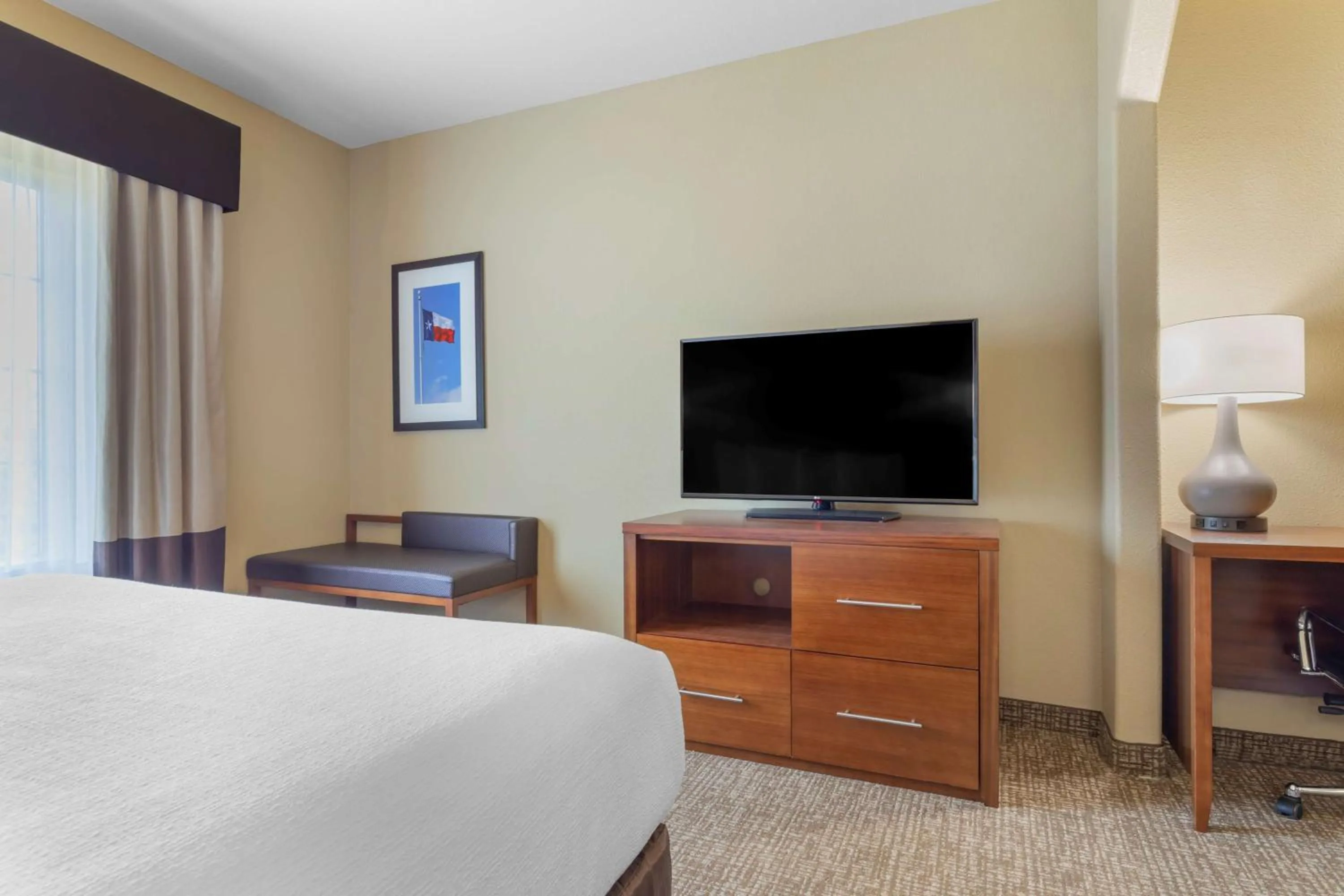Photo of the whole room, Bed in Best Western Texas City