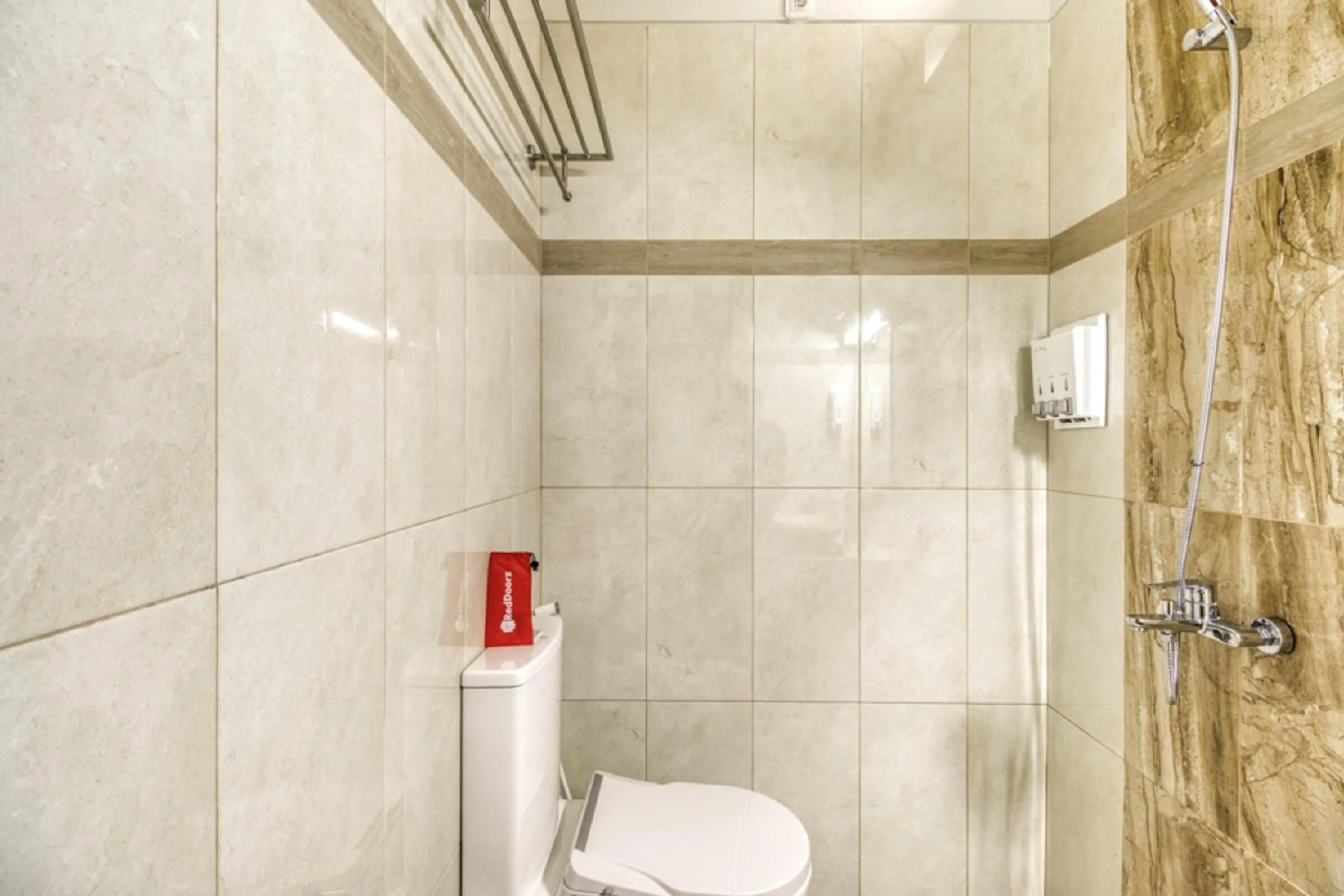 RedDoorz Plus near Gembira Loka Zoo 2