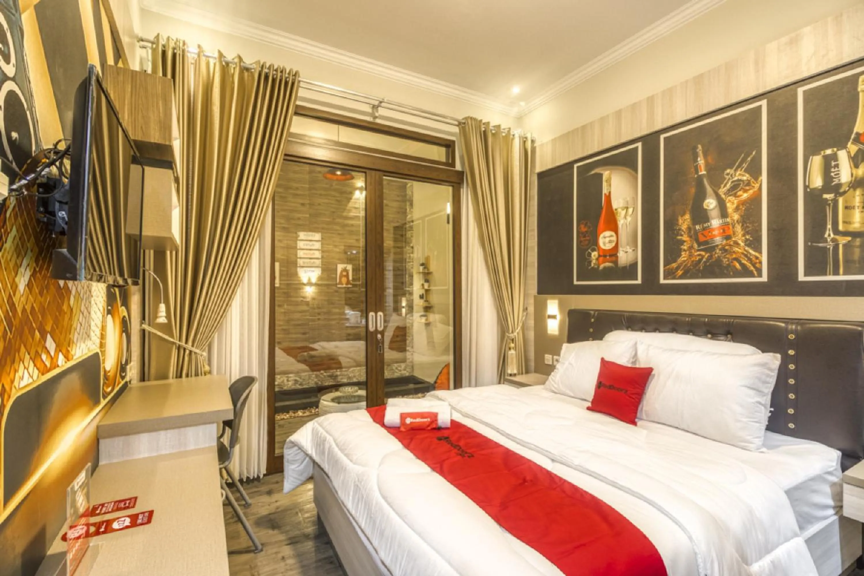 Bed in RedDoorz Plus near Gembira Loka Zoo 2