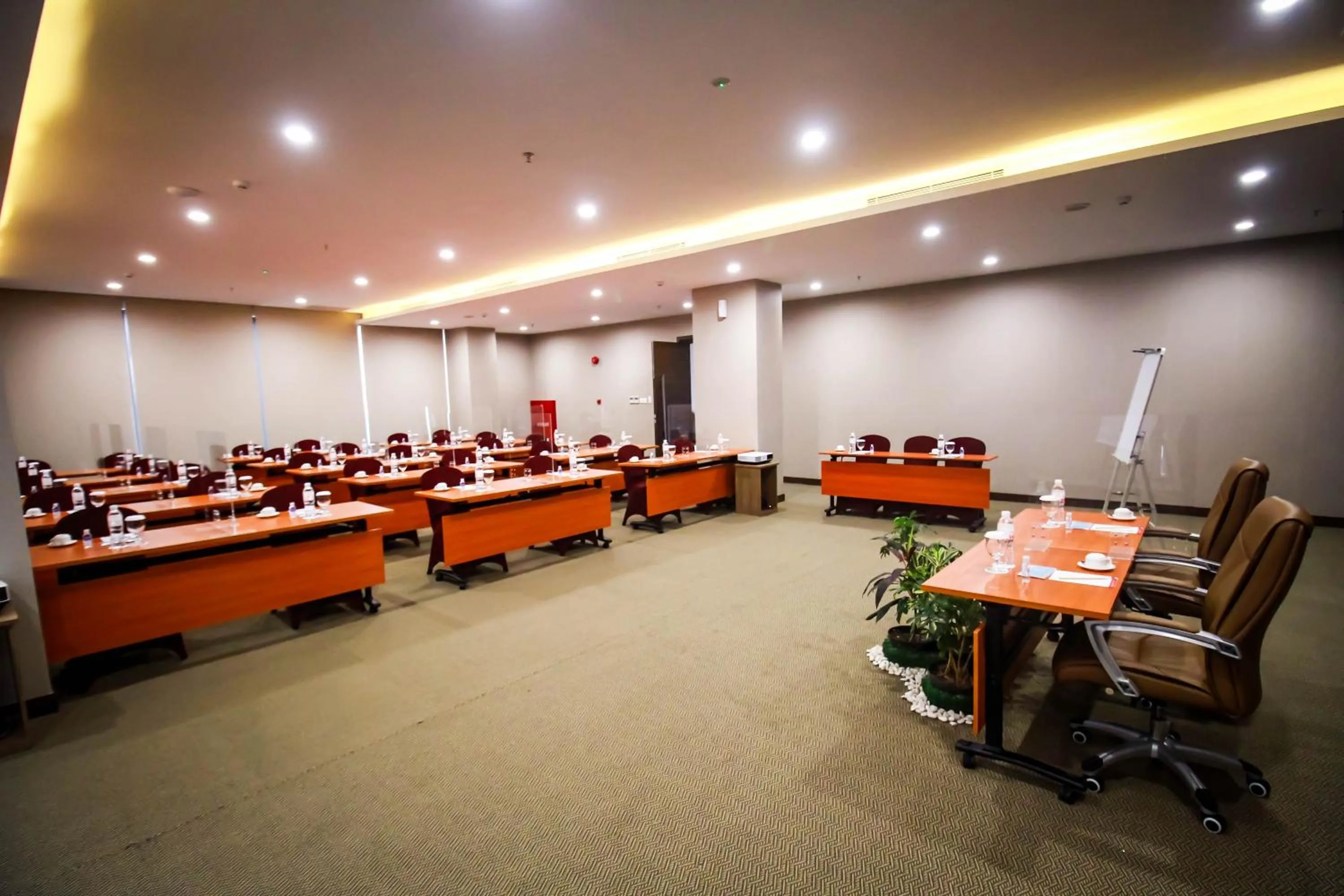 Meeting/conference room in Asialink Hotel Batam by Prasanthi