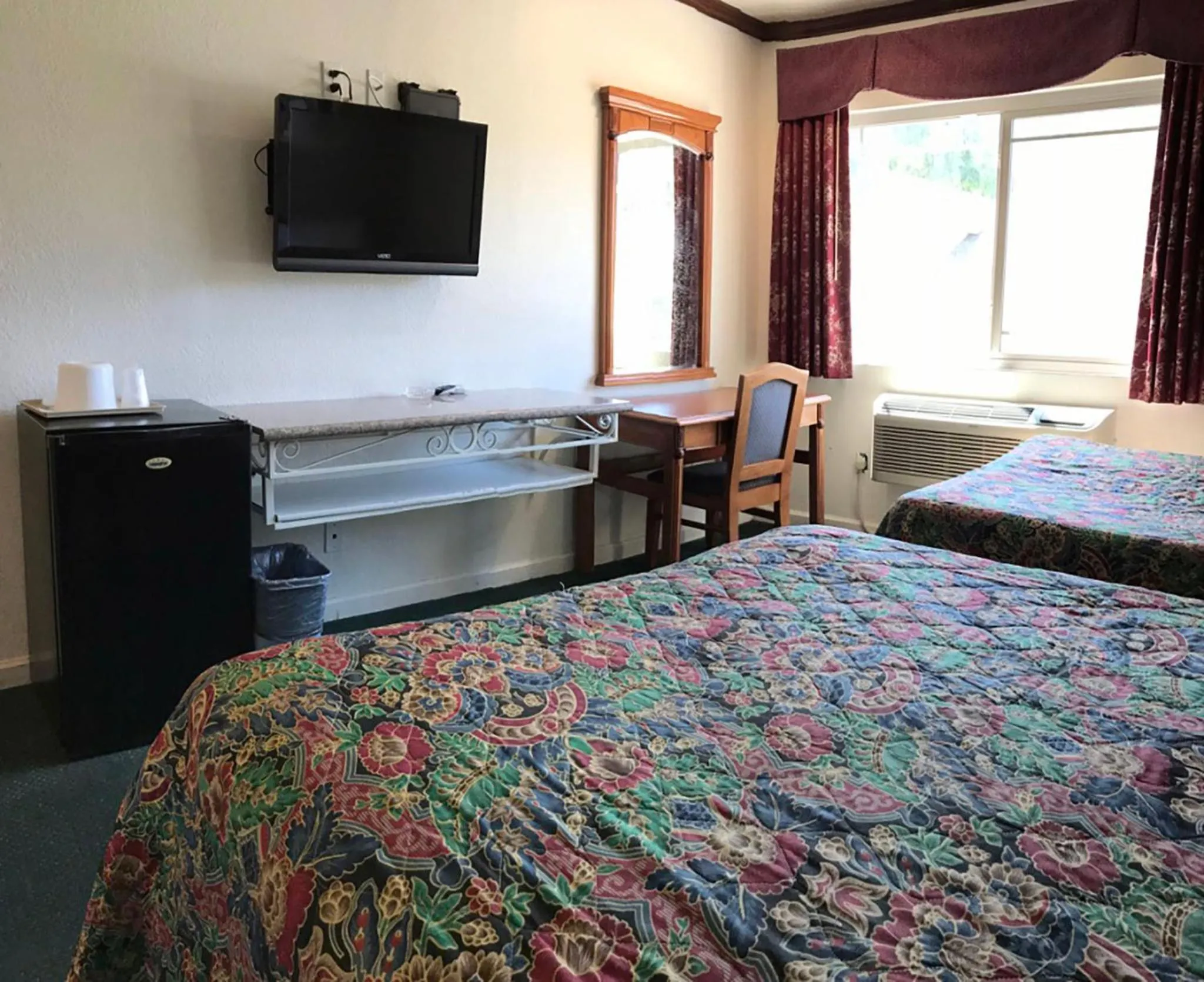 Bedroom, Bed in Starlight Inn Canoga Park