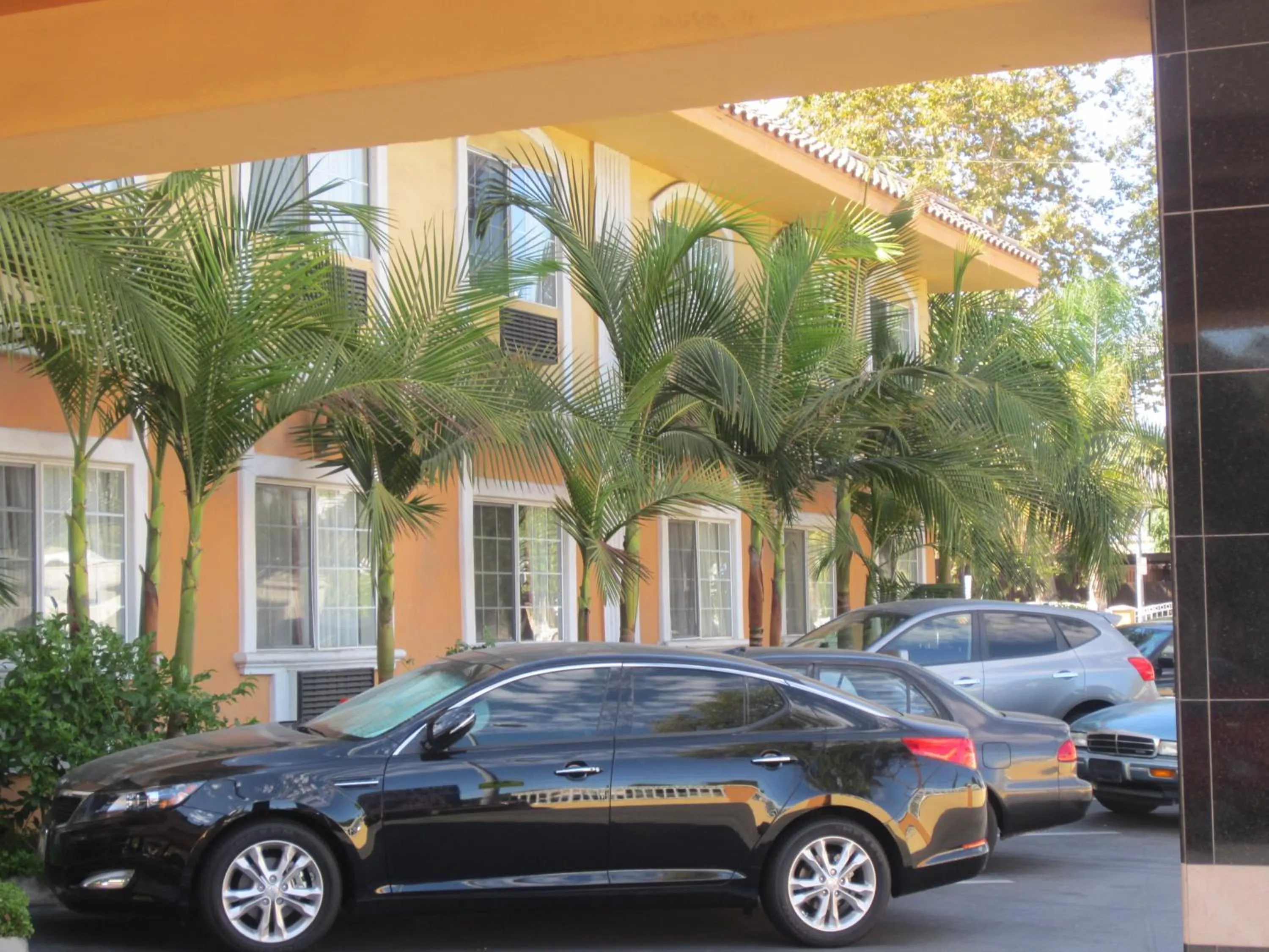 Facade/entrance in Starlight Inn Canoga Park