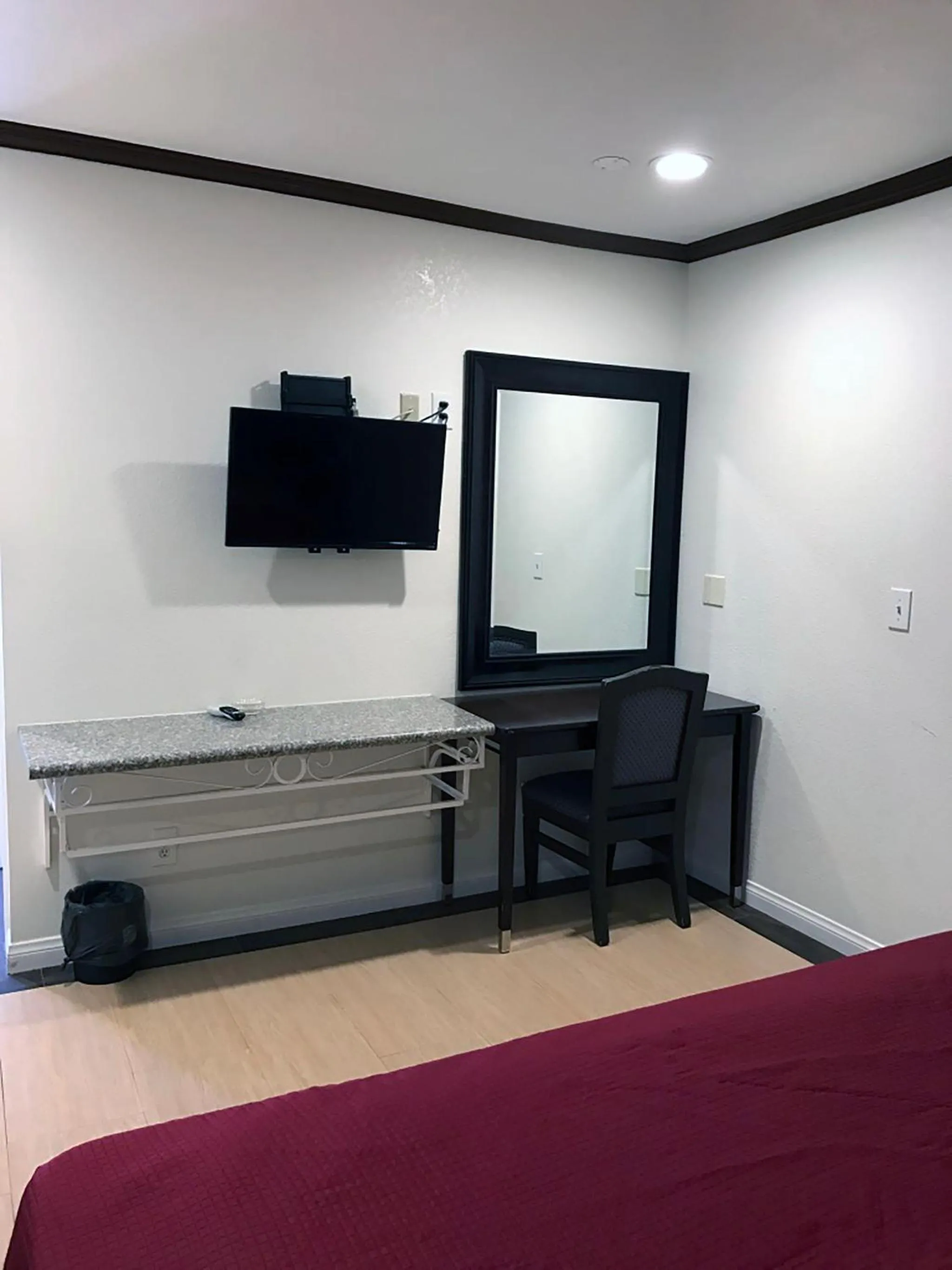 Bedroom in Starlight Inn Canoga Park