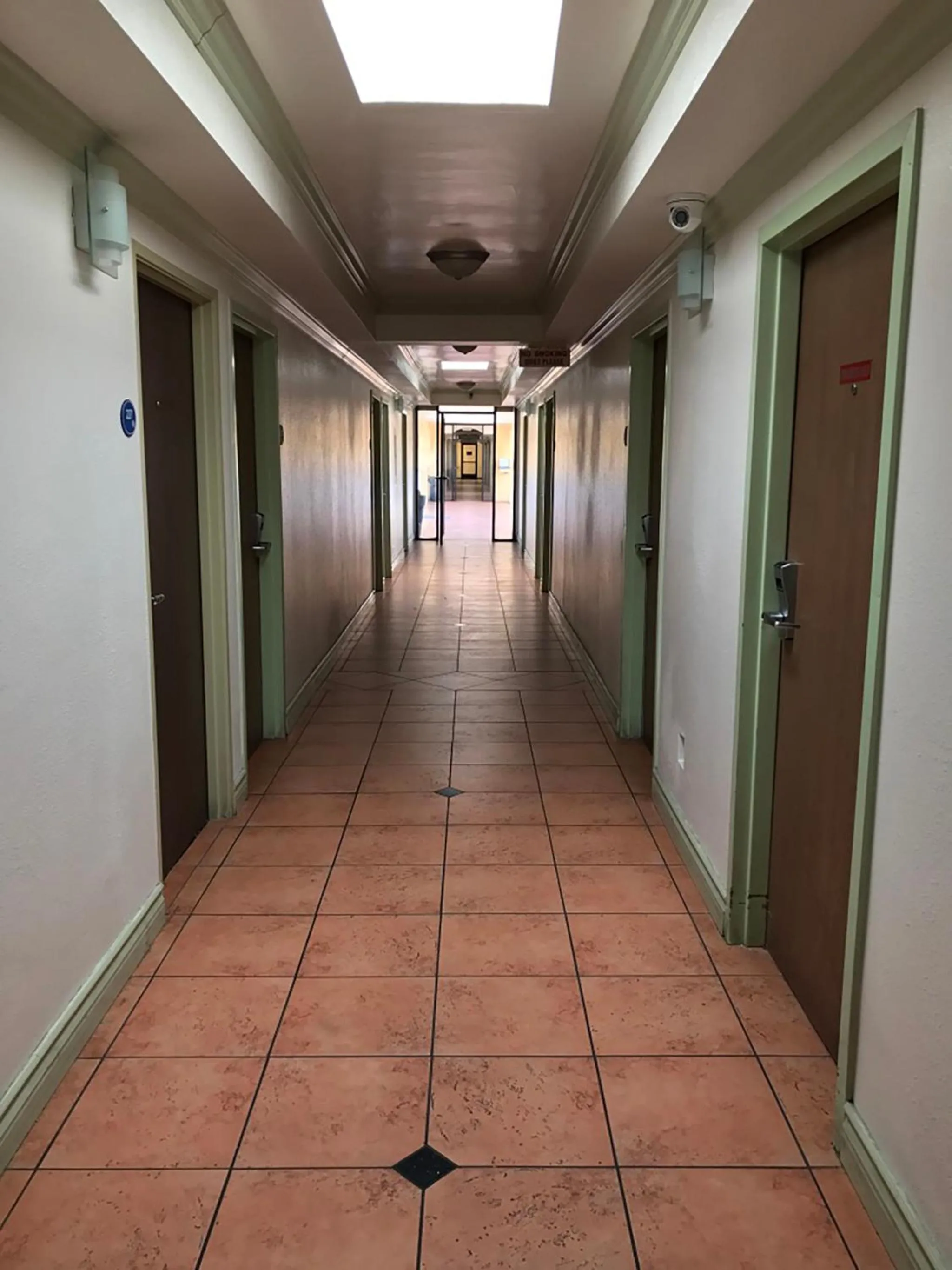 Area and facilities in Starlight Inn Canoga Park