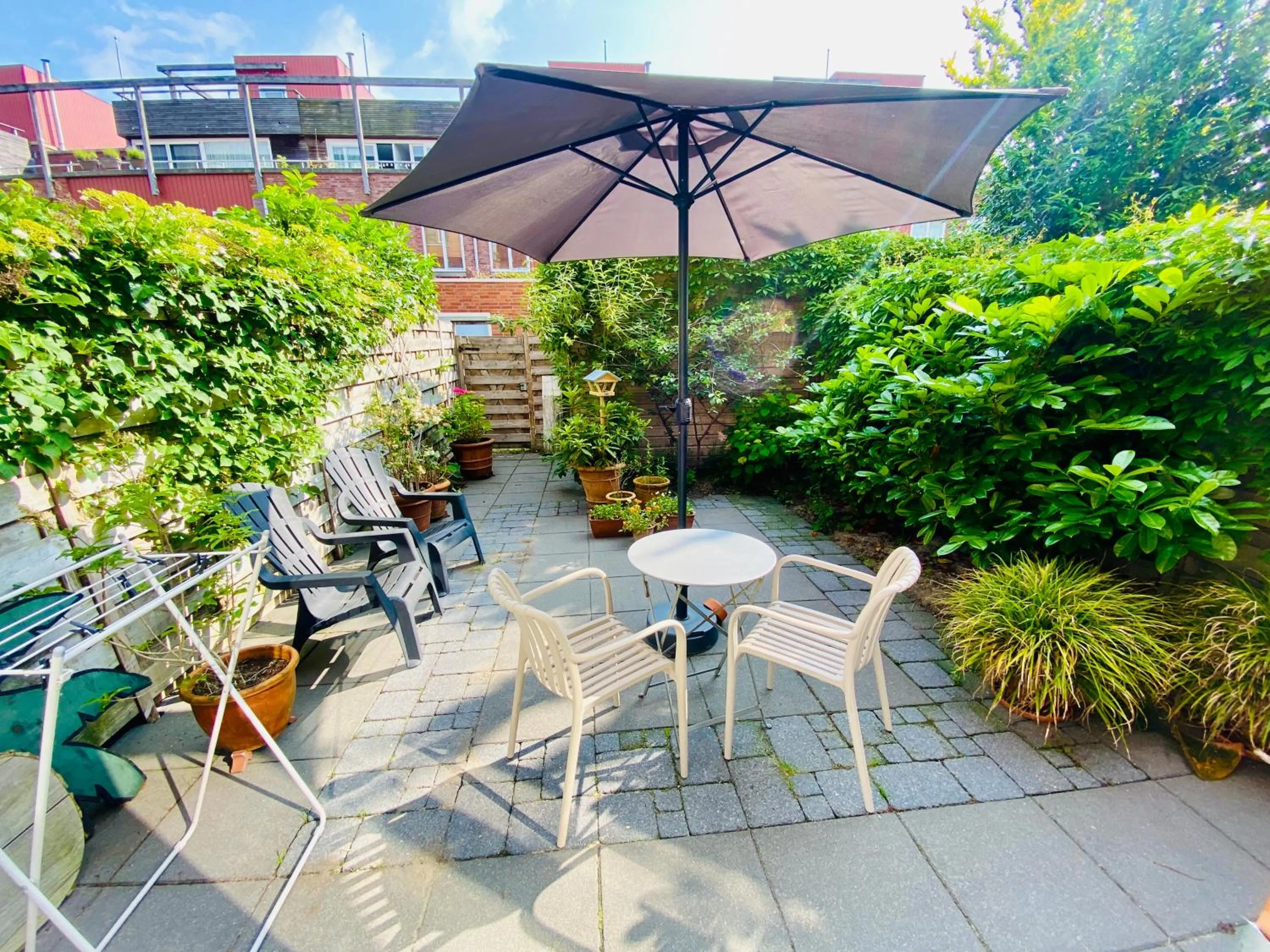 Private studio, patio garden and free car parking