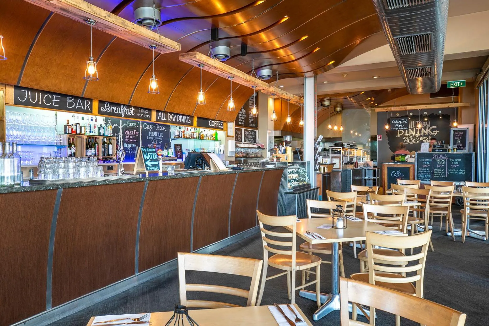 Lounge or bar in Esplanade Hotel Adelaide