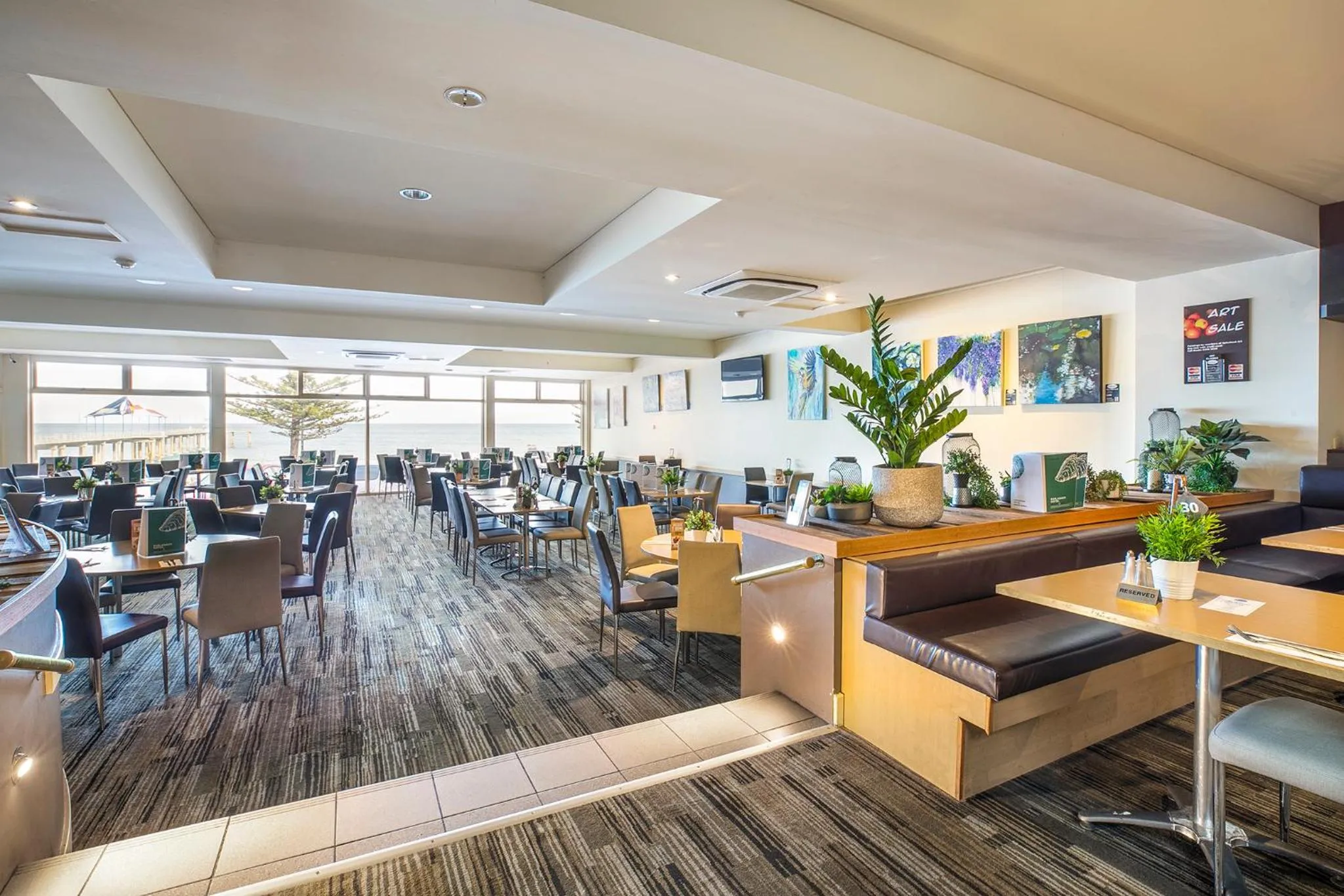 Restaurant/places to eat in Esplanade Hotel Adelaide