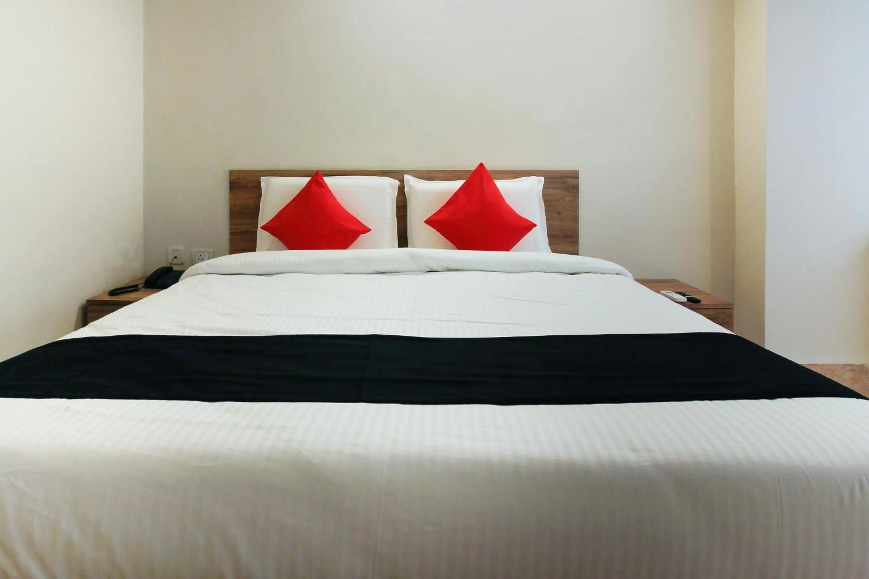 Bedroom, Bed in Capital O Sri Suprabhat Grand Near Kachiguda Railway Station