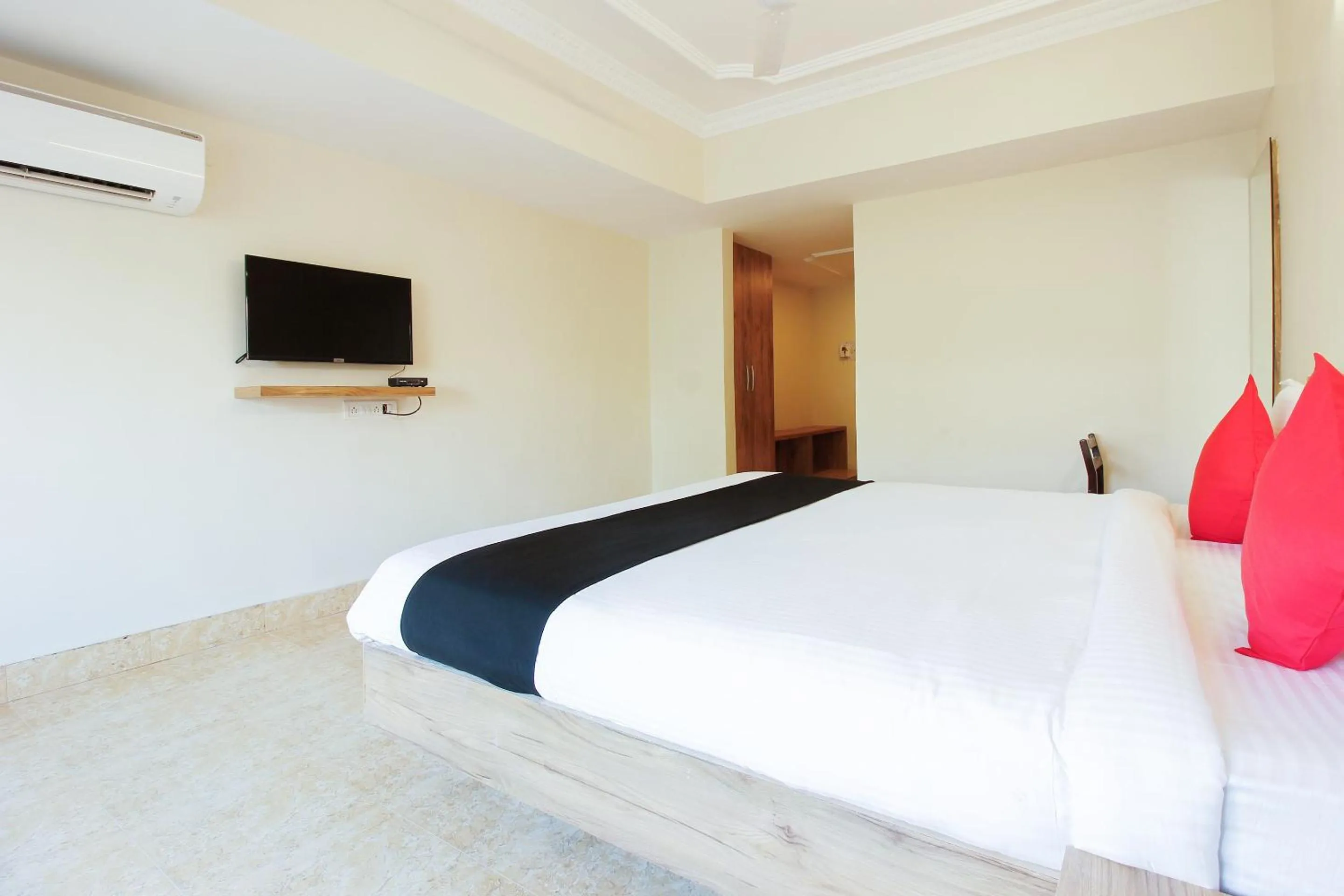 Bedroom, Bed in Capital O Sri Suprabhat Grand Near Kachiguda Railway Station