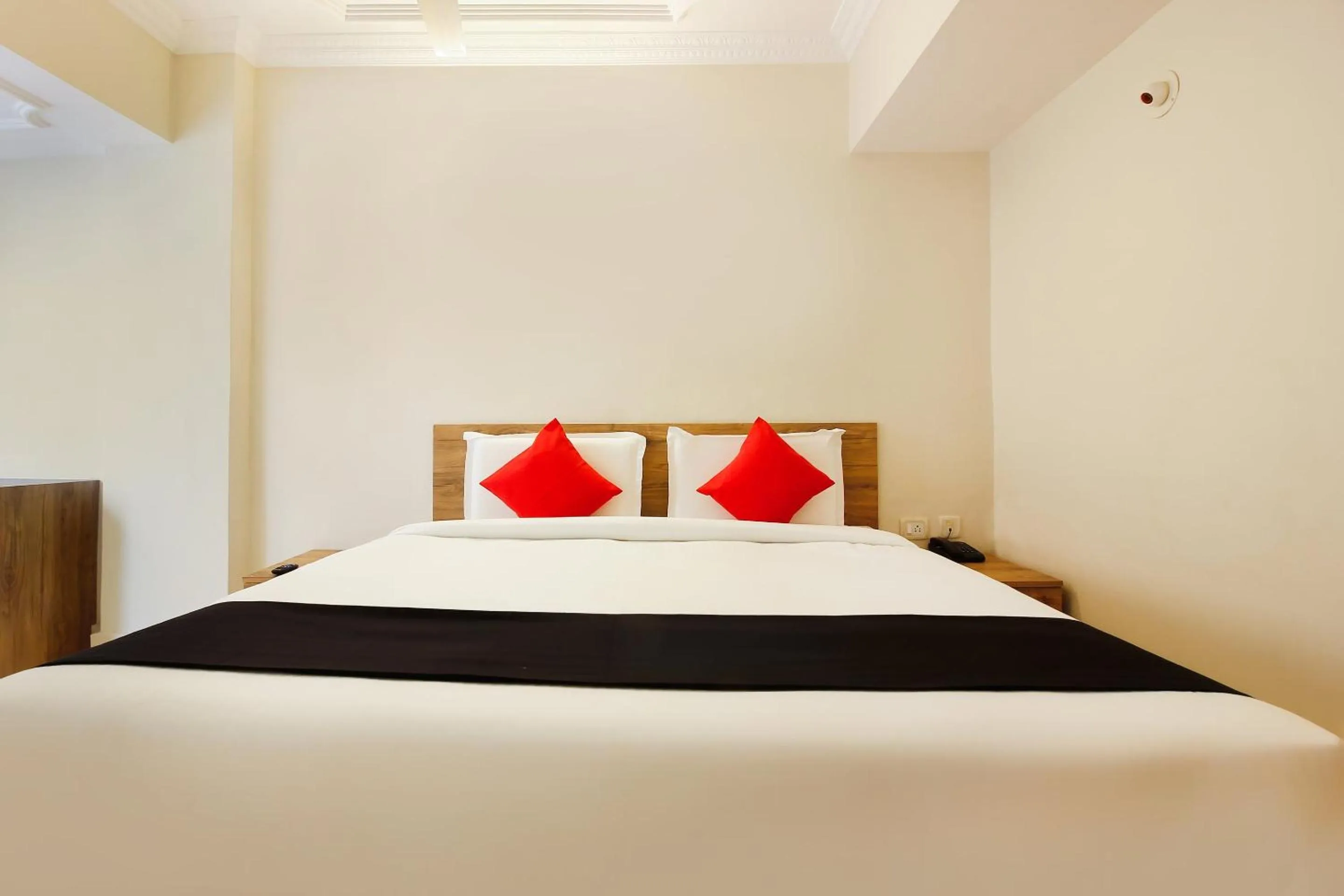 Bedroom, Bed in Capital O Sri Suprabhat Grand Near Kachiguda Railway Station