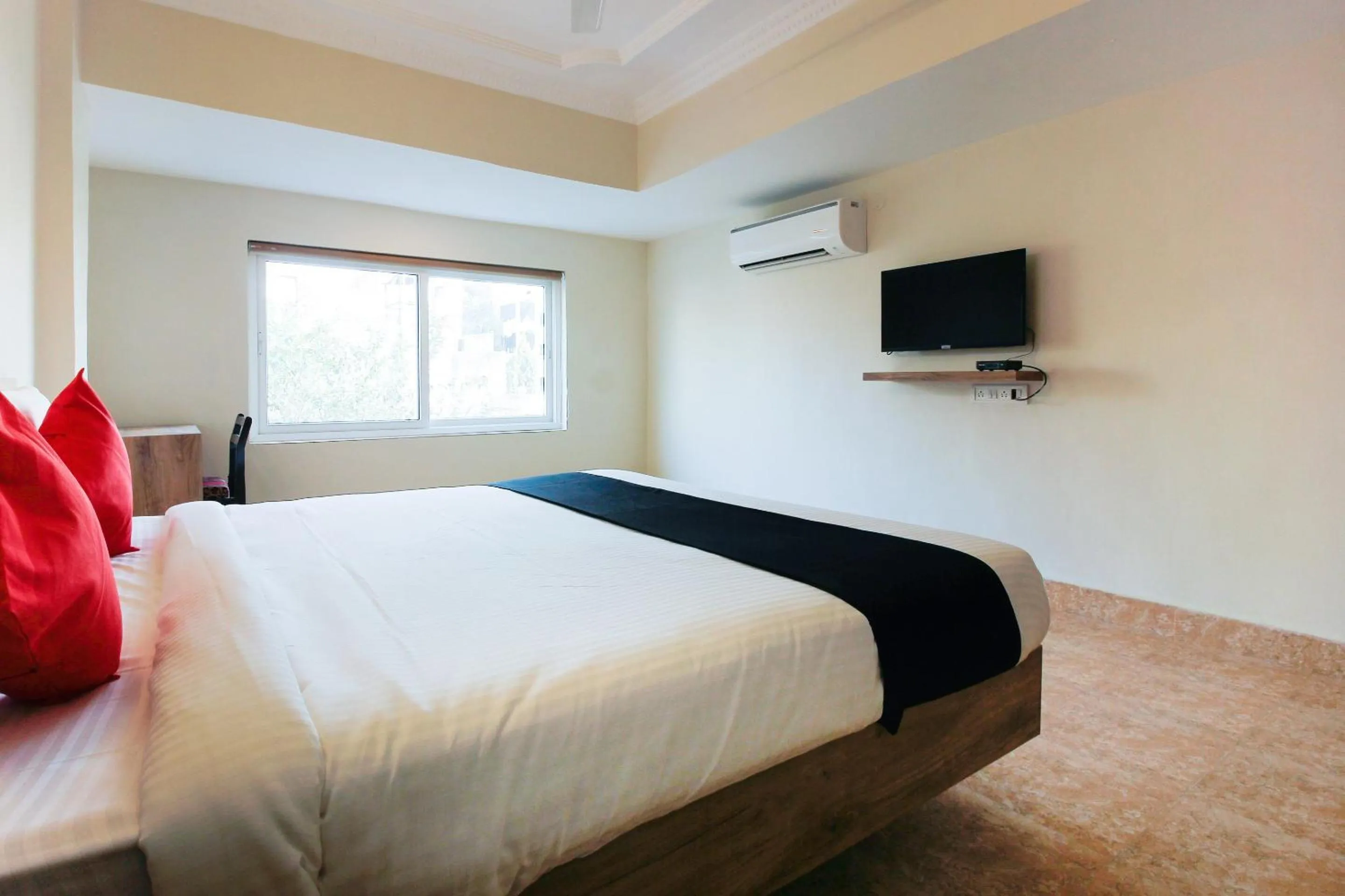 Bedroom, Bed in Capital O Sri Suprabhat Grand Near Kachiguda Railway Station