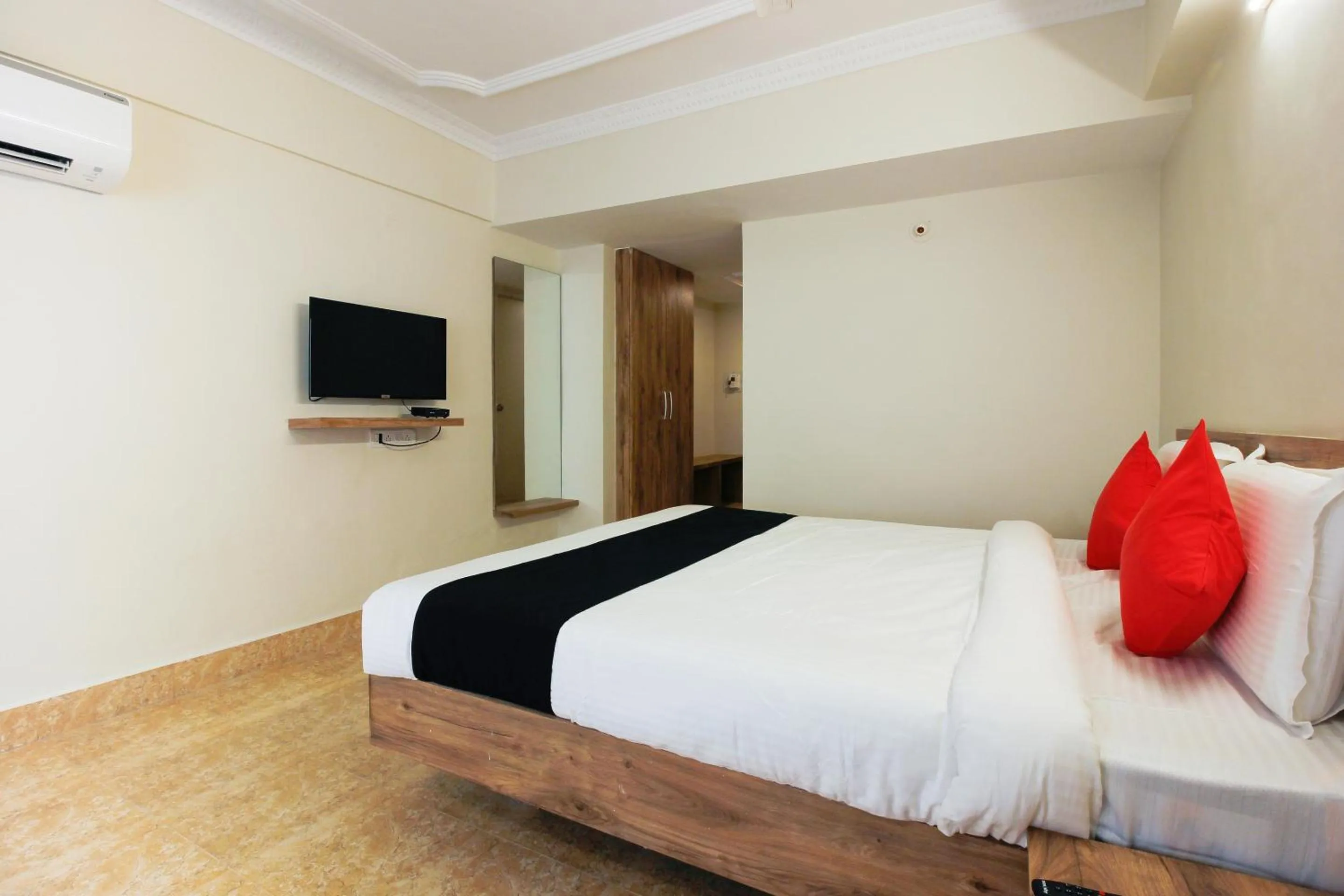 Bedroom, Bed in Capital O Sri Suprabhat Grand Near Kachiguda Railway Station