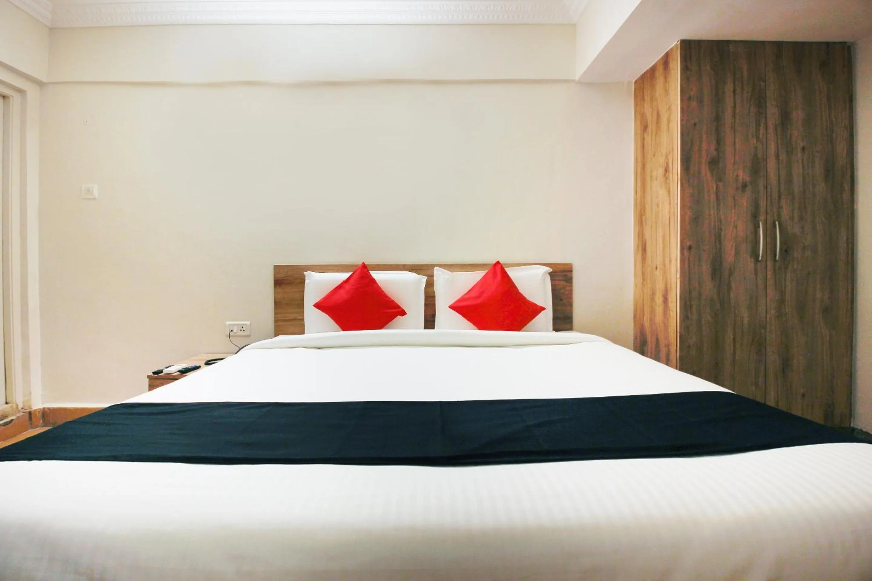 Bedroom, Bed in Capital O Sri Suprabhat Grand Near Kachiguda Railway Station