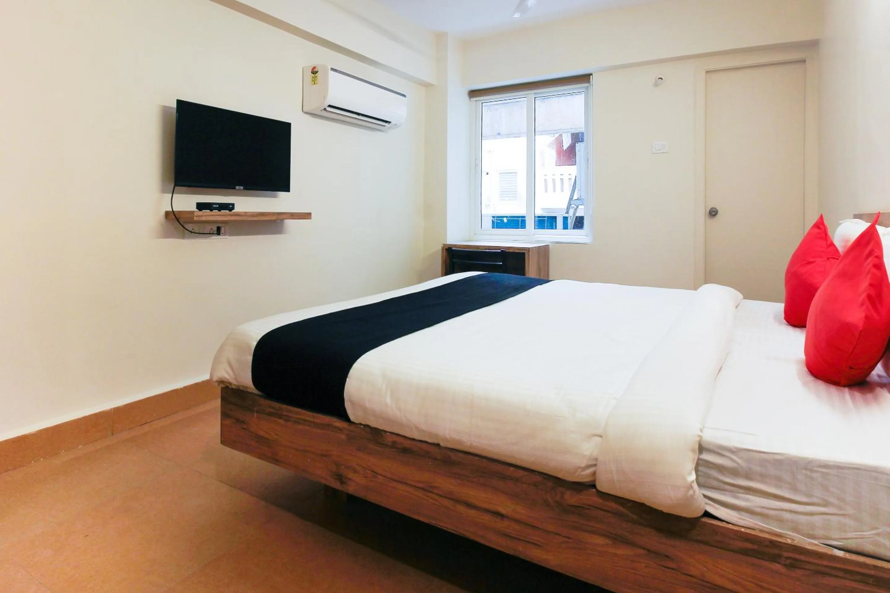 Bedroom, Bed in Capital O Sri Suprabhat Grand Near Kachiguda Railway Station