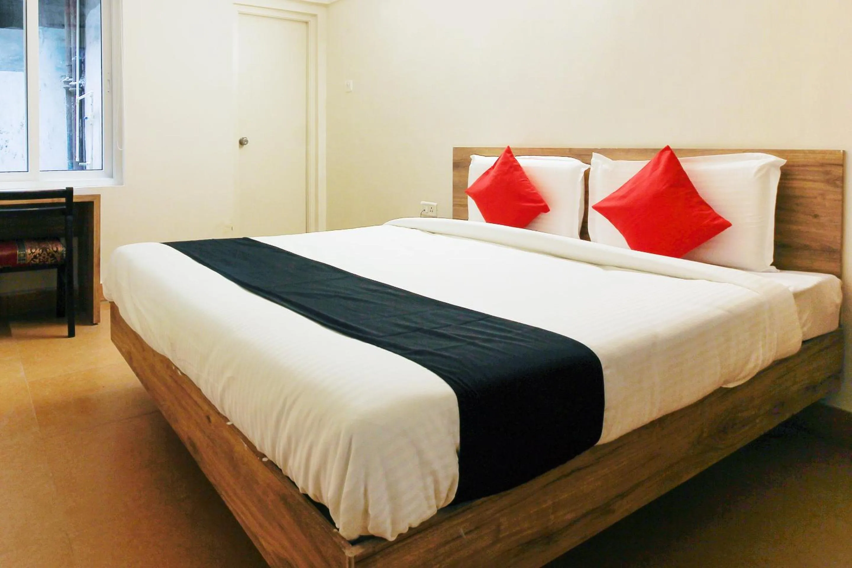 Bedroom, Bed in Capital O Sri Suprabhat Grand Near Kachiguda Railway Station