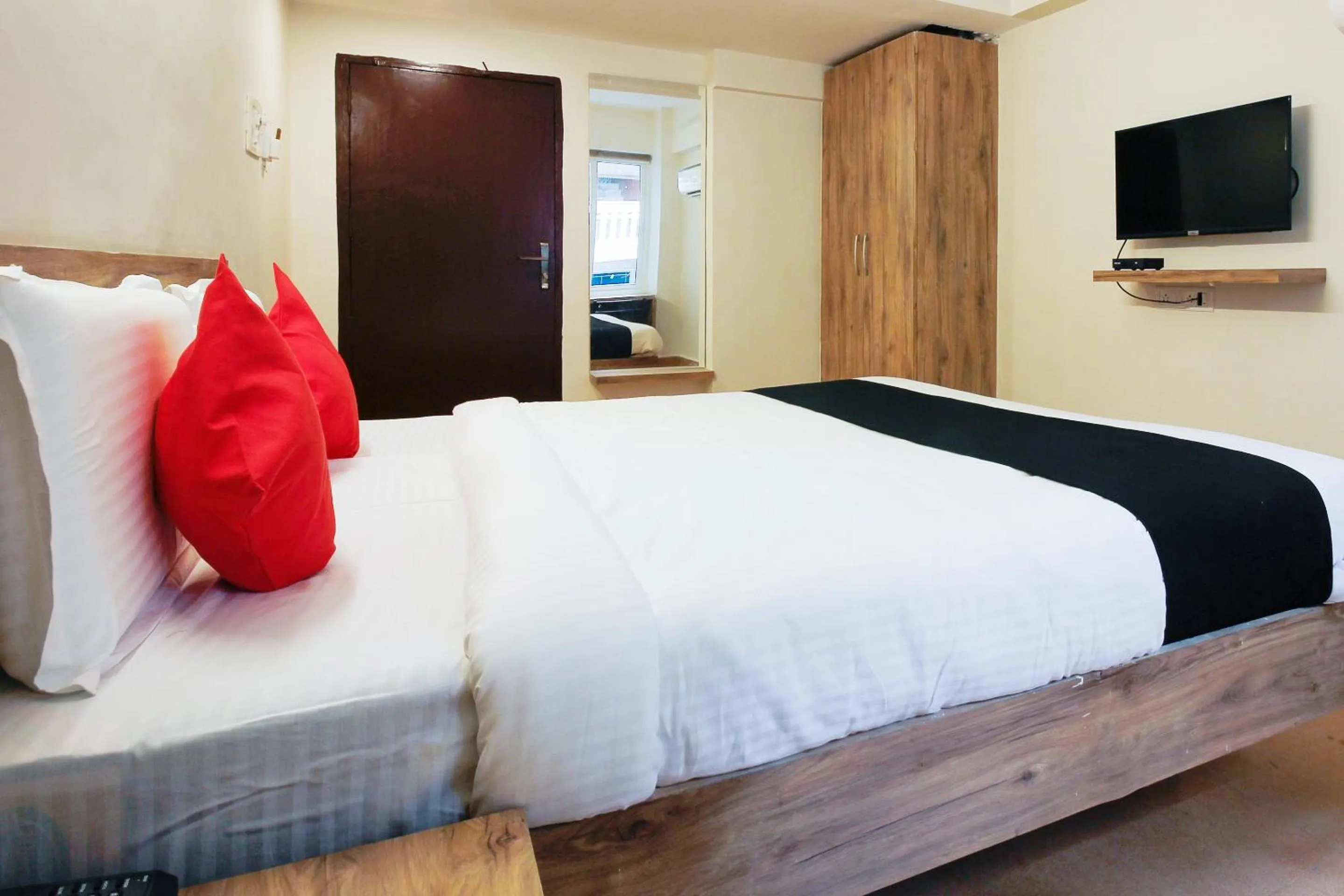 Bedroom, Bed in Capital O Sri Suprabhat Grand Near Kachiguda Railway Station