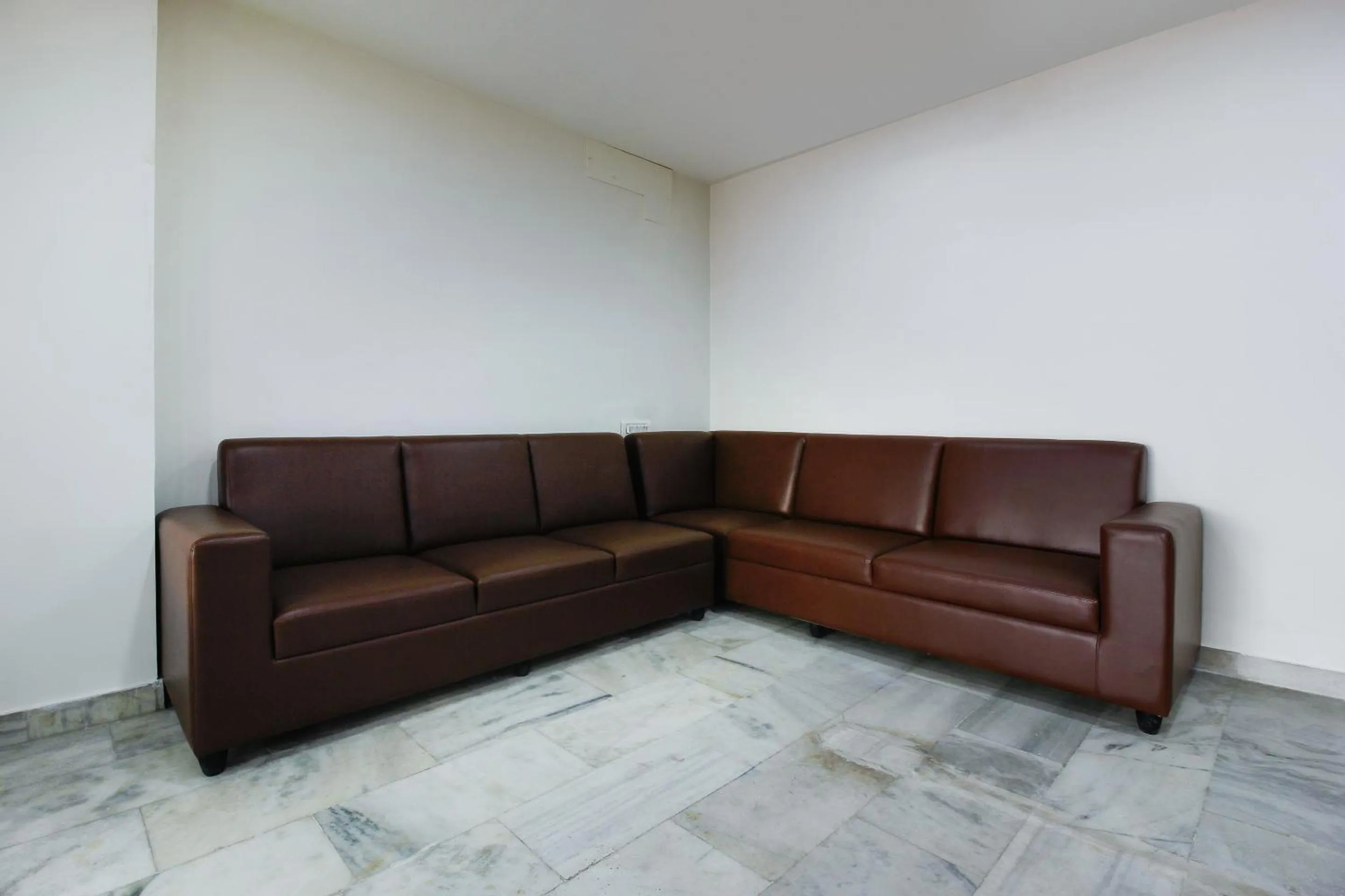 Lobby or reception in Capital O Sri Suprabhat Grand Near Kachiguda Railway Station