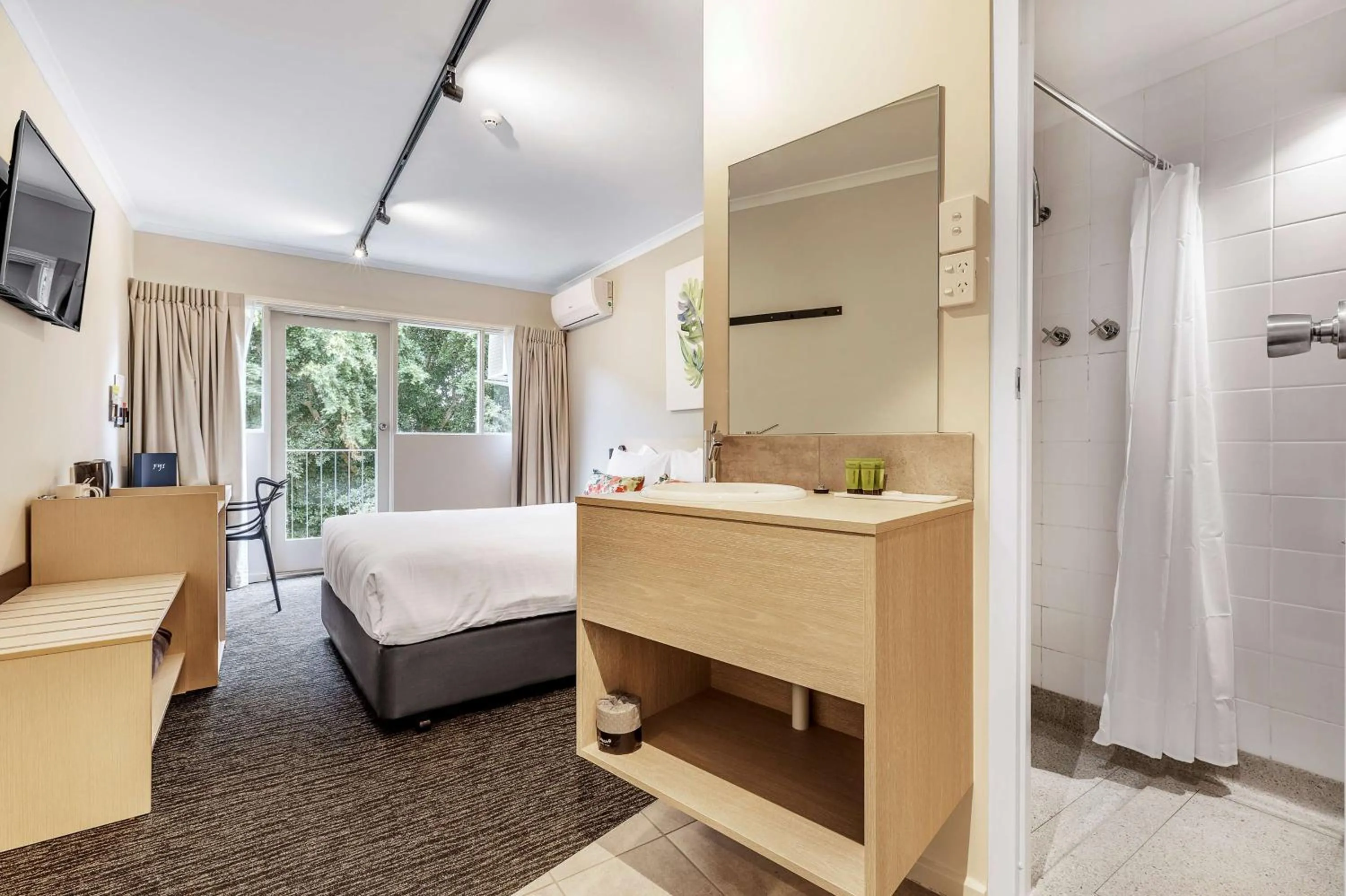 Bedroom, Bed in Nightcap at Findon Hotel