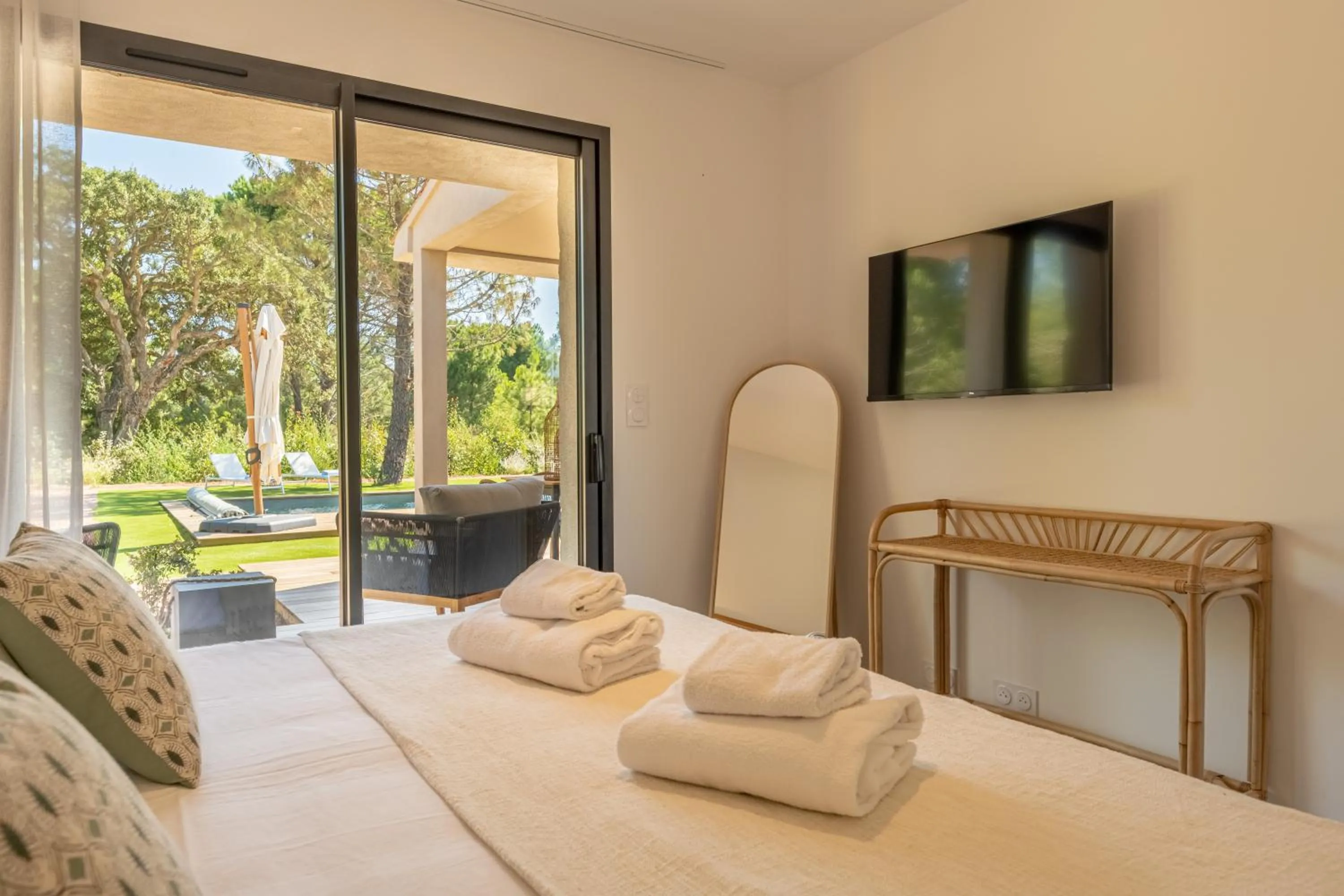 Bed in Calarossa Bay Resort