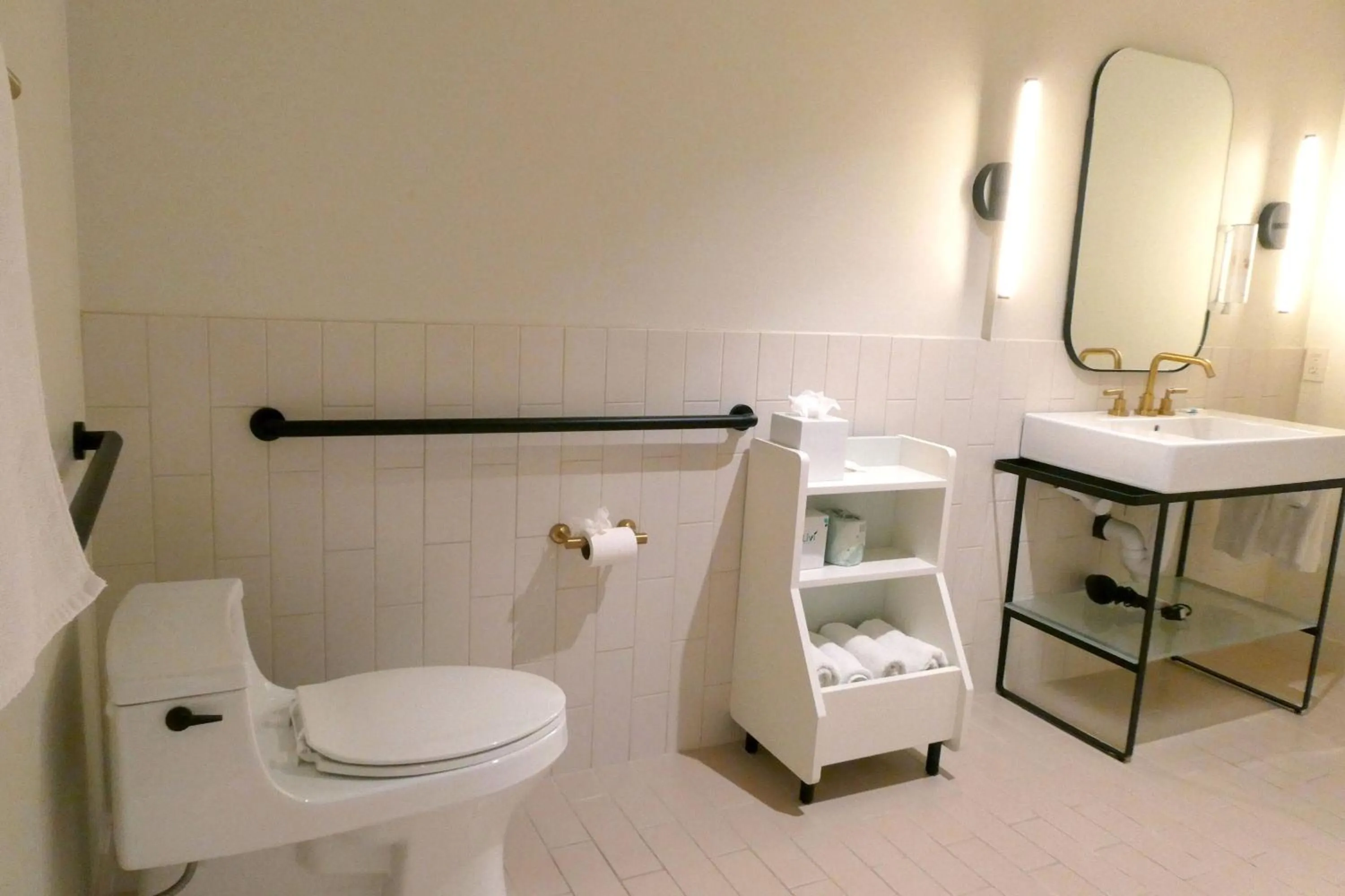 Bathroom in Flamingo Resort & Spa Santa Rosa Sonoma, Tapestry by Hilton