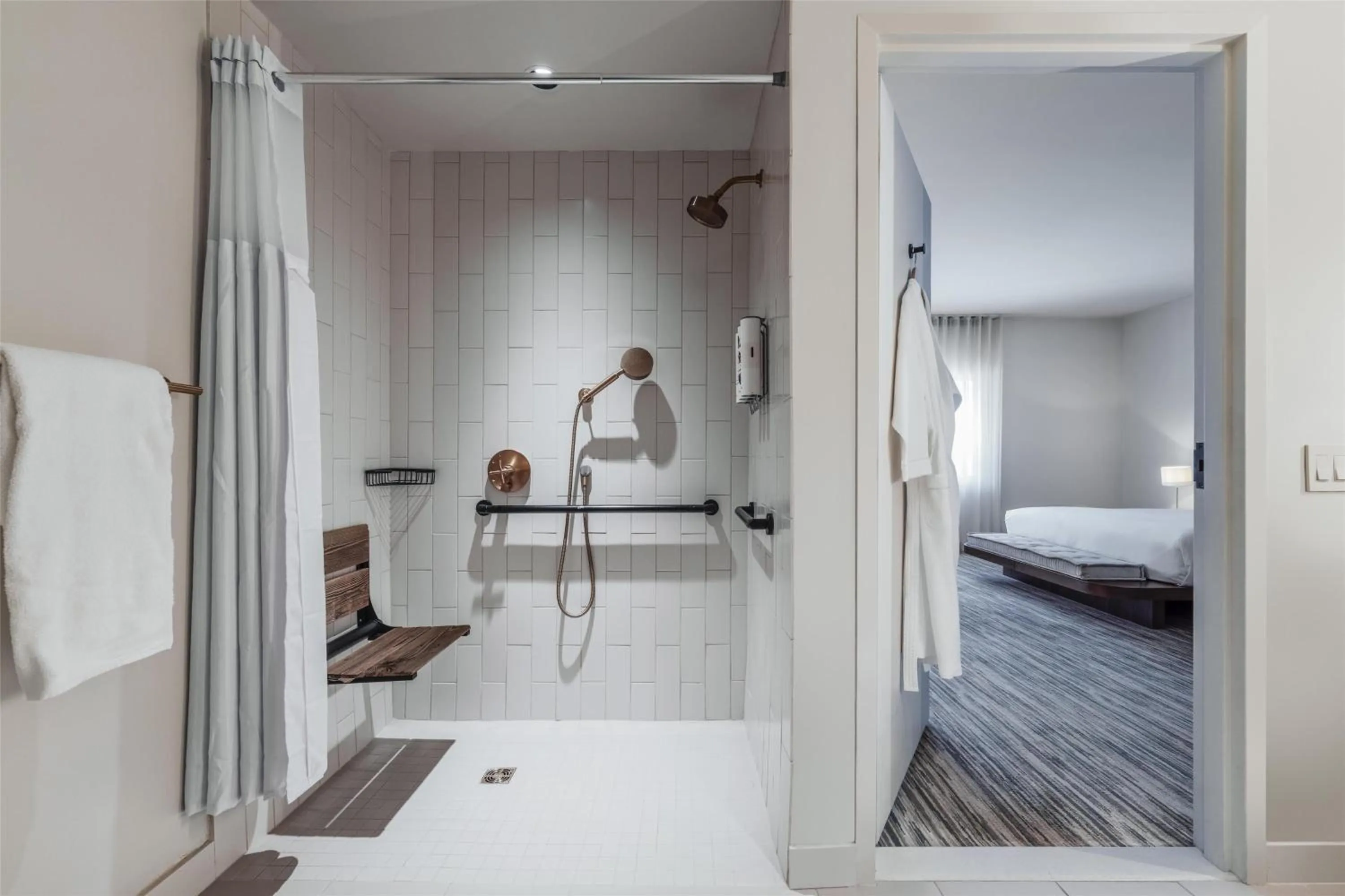 Bathroom, Bed in Flamingo Resort & Spa Santa Rosa Sonoma, Tapestry by Hilton